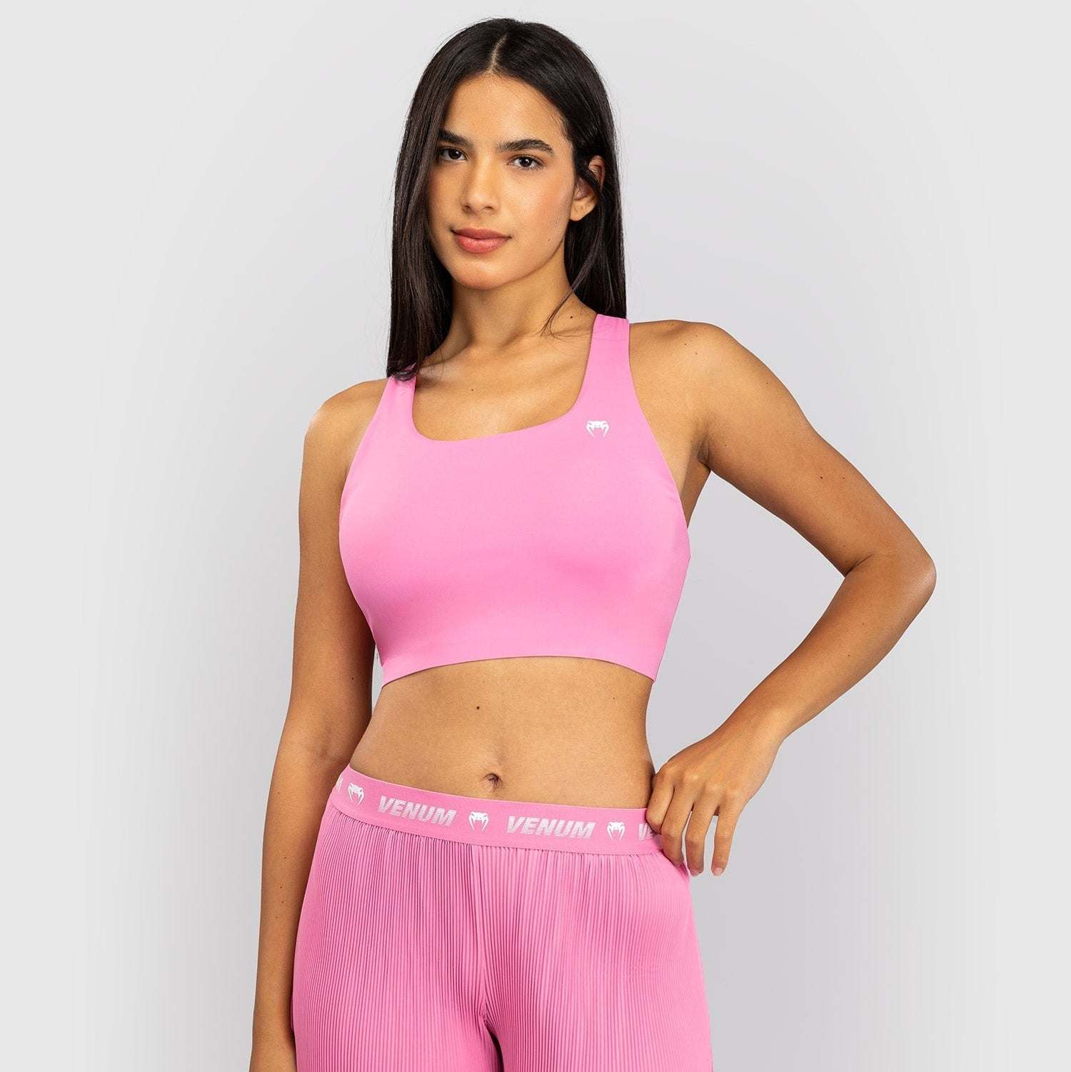 Brassière de sport Venum Essential X rose bonbon pour femmes, maintien stable et confort optimal lors de l'entraînement