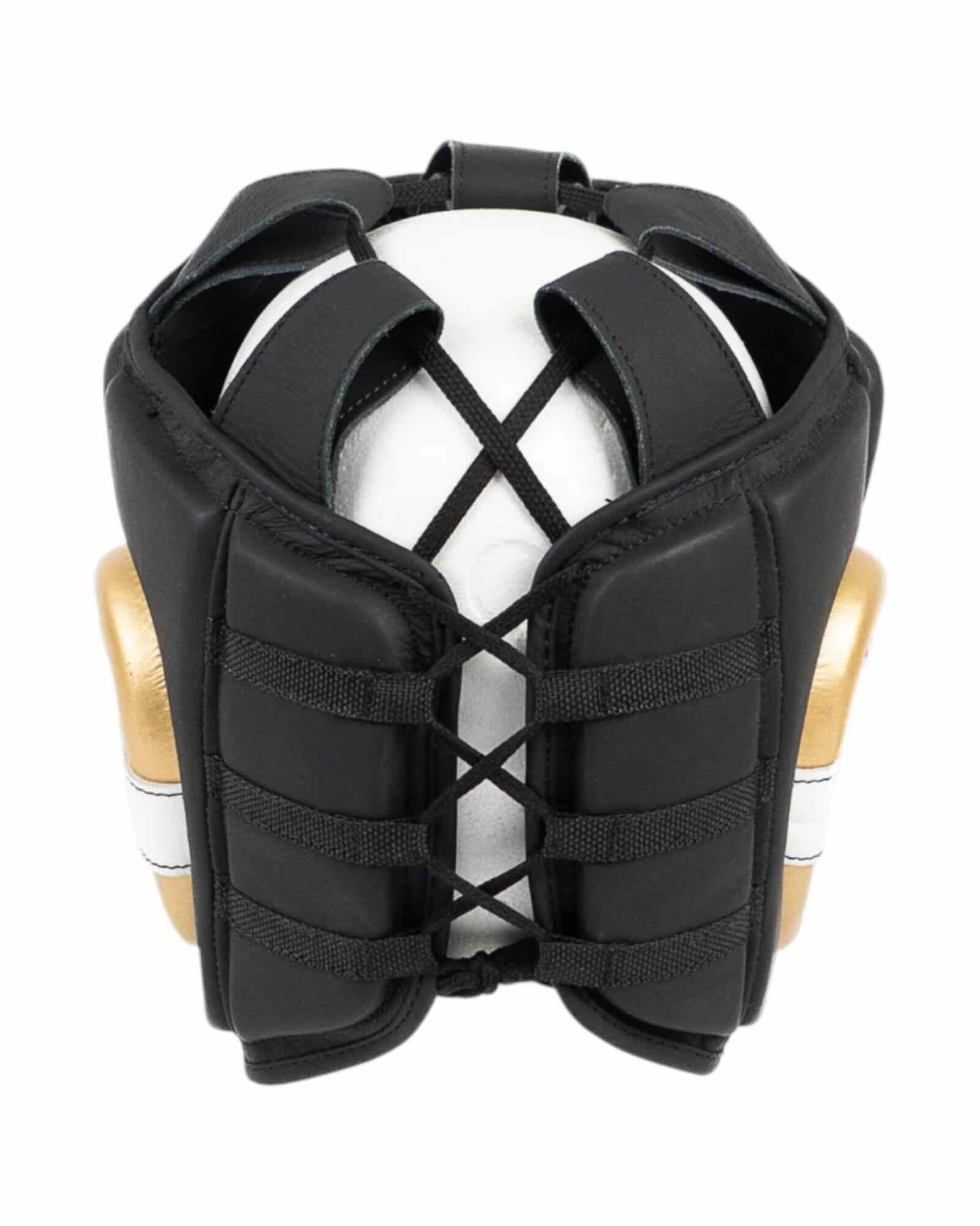 Système de serrage à lacets croisés du casque de boxe Legacy, assurant un ajustement sur mesure.