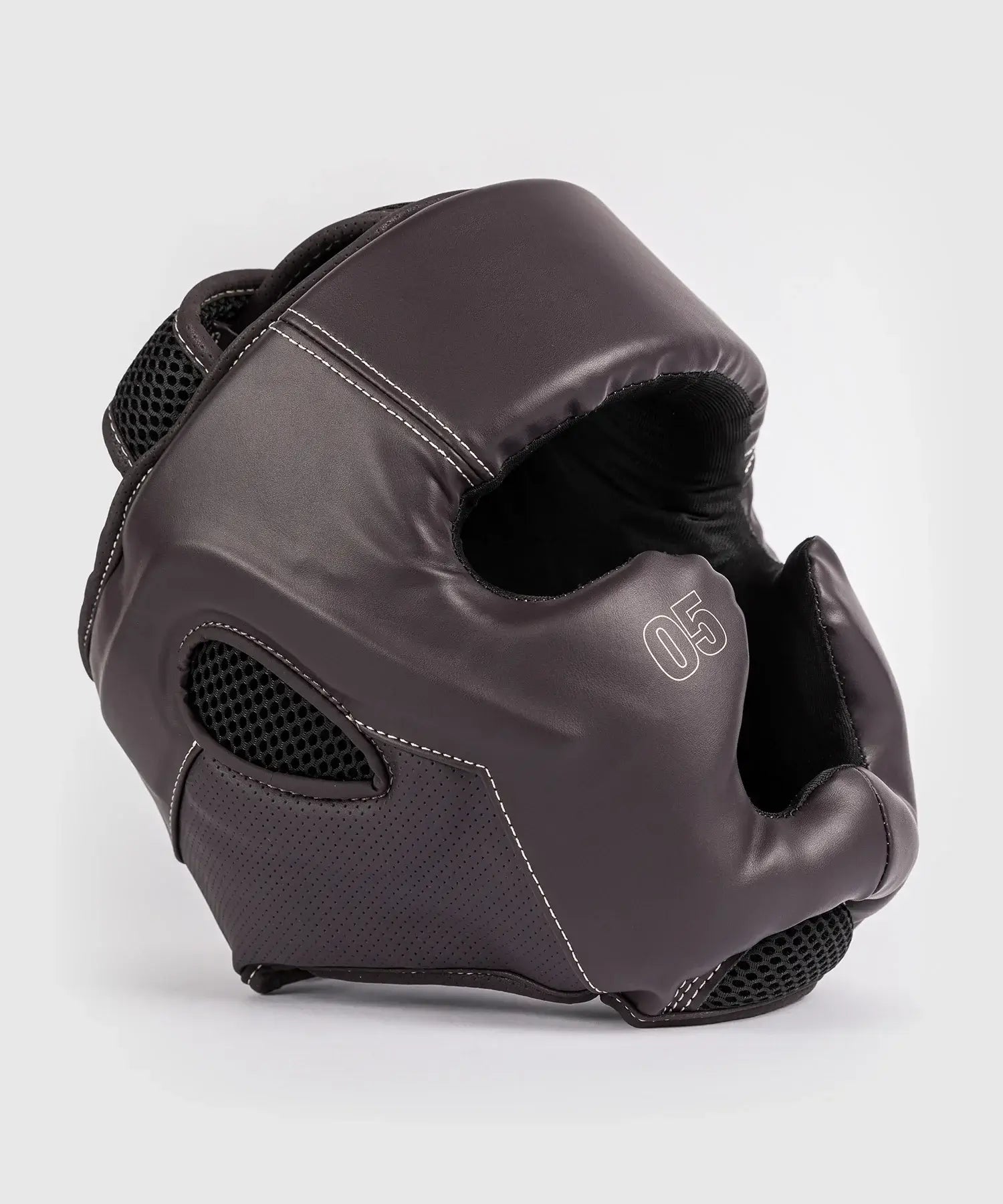 Casque Venum Impact Evo boxing headgear in chocolate brown with triple-density foam and premium Skintex leather for superior protection and comfort