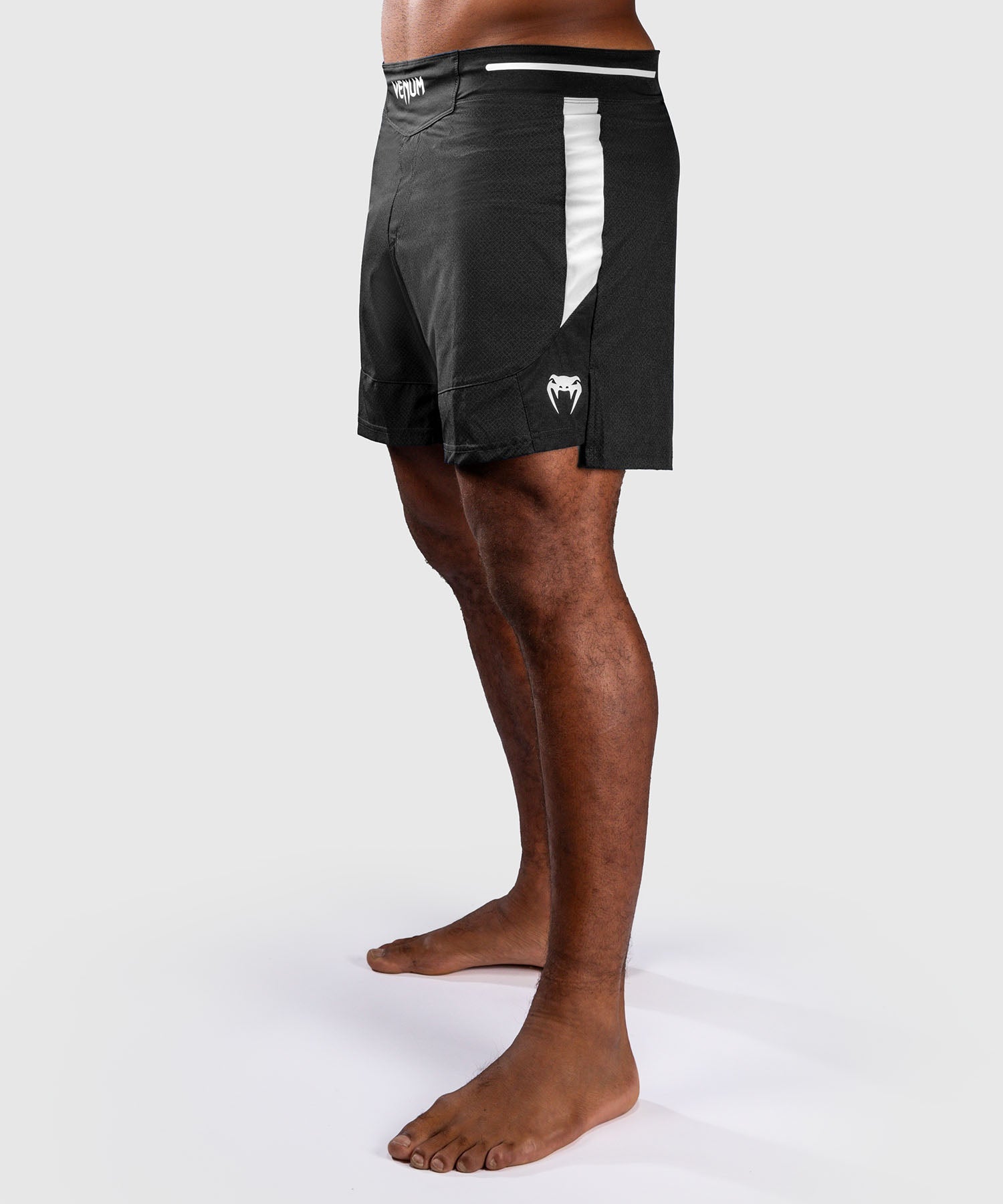 Fightshort Venum x Roger Gracie Academy noir, résistant et flexible pour MMA et jiu-jitsu.