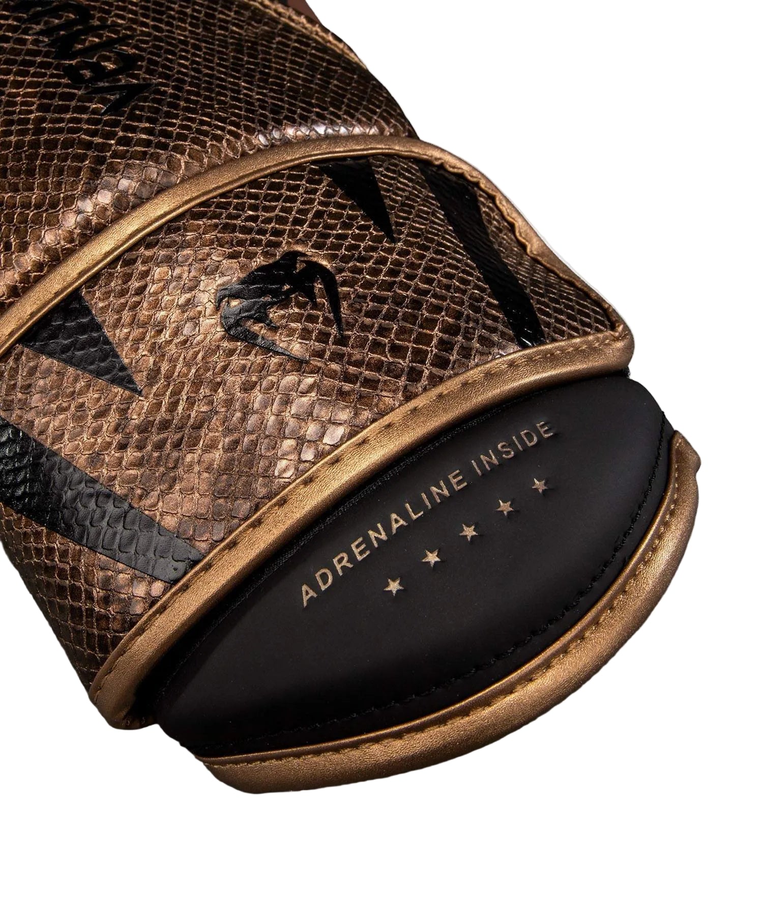 Gants de boxe Venum Challenger 4.0 marron noir avec mousse multi-densité et fermeture velcro pour protection et confort.