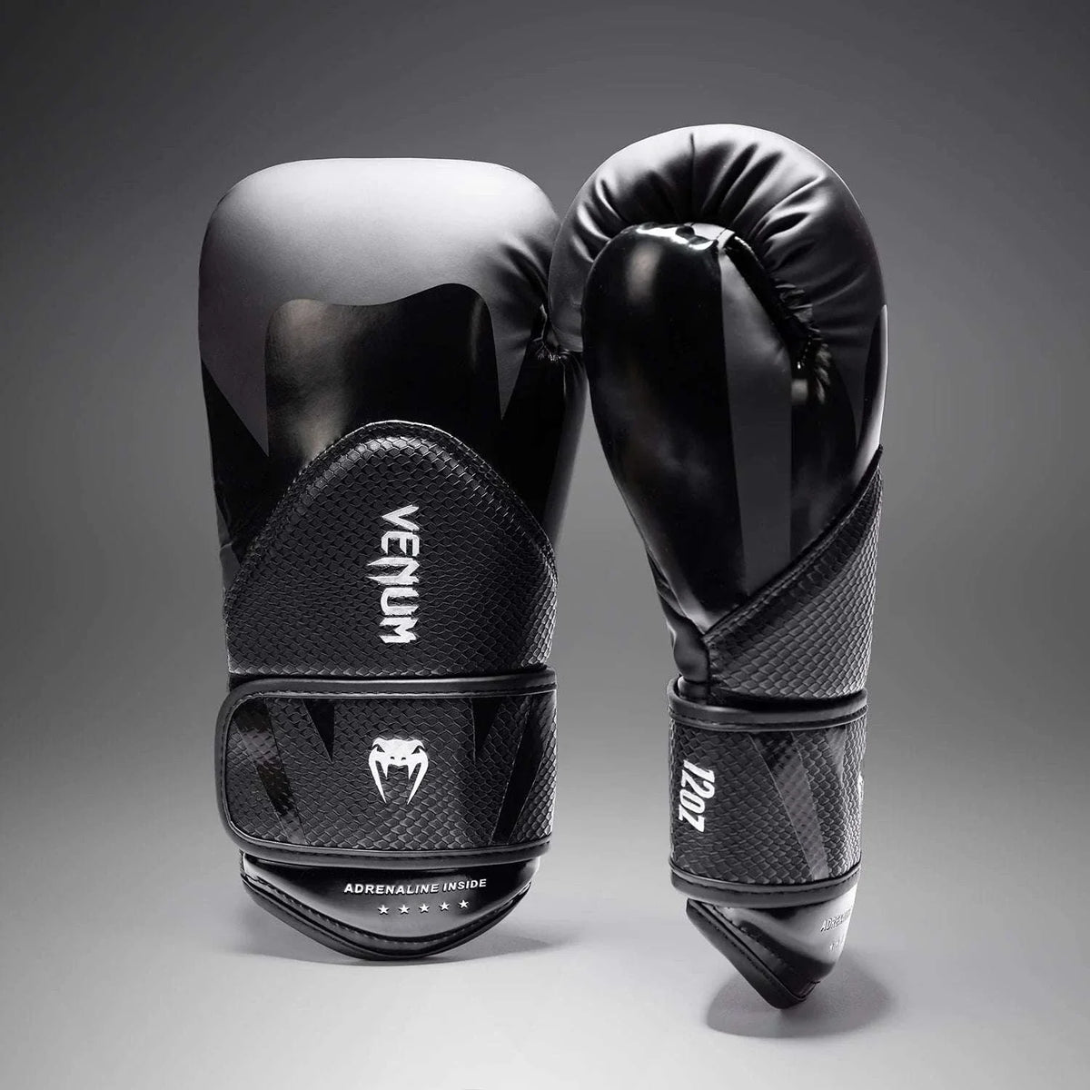 Gants de boxe Venum Challenger 4.0 Scales en cuir synthétique avec mousse triple densité et design snakeskin.