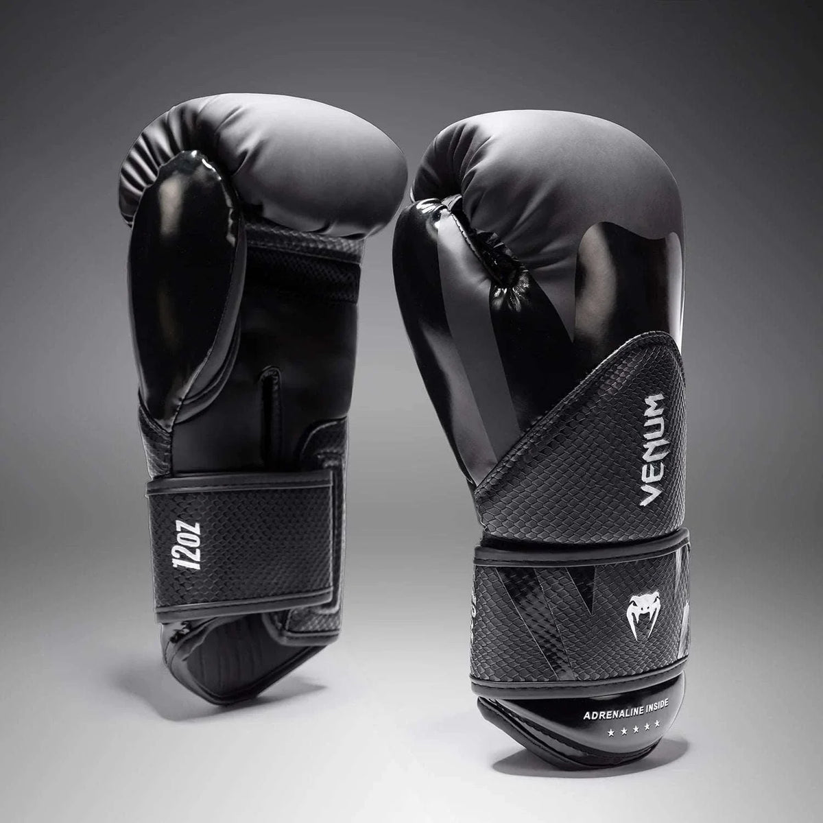 Gants de boxe Venum Challenger 4.0 Scales noirs avec design effet peau de serpent et mousse triple densité