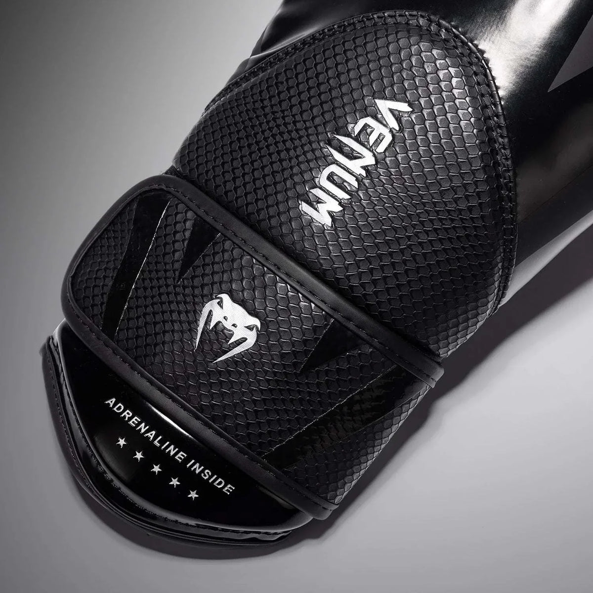 Gants de boxe Venum Challenger 4.0 Scales en cuir synthétique avec mousse triple densité et design snakeskin