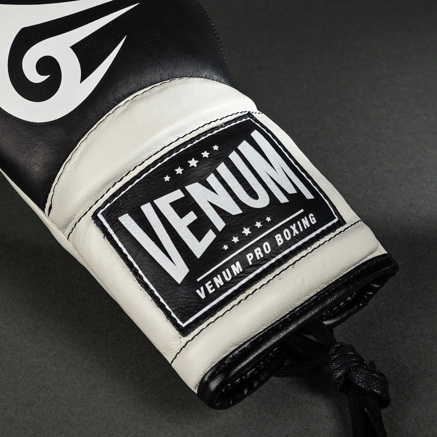 Gants de Boxe Pro avec lacets Venum Giant 2.0 Mike Tyson - Noir/Blanc