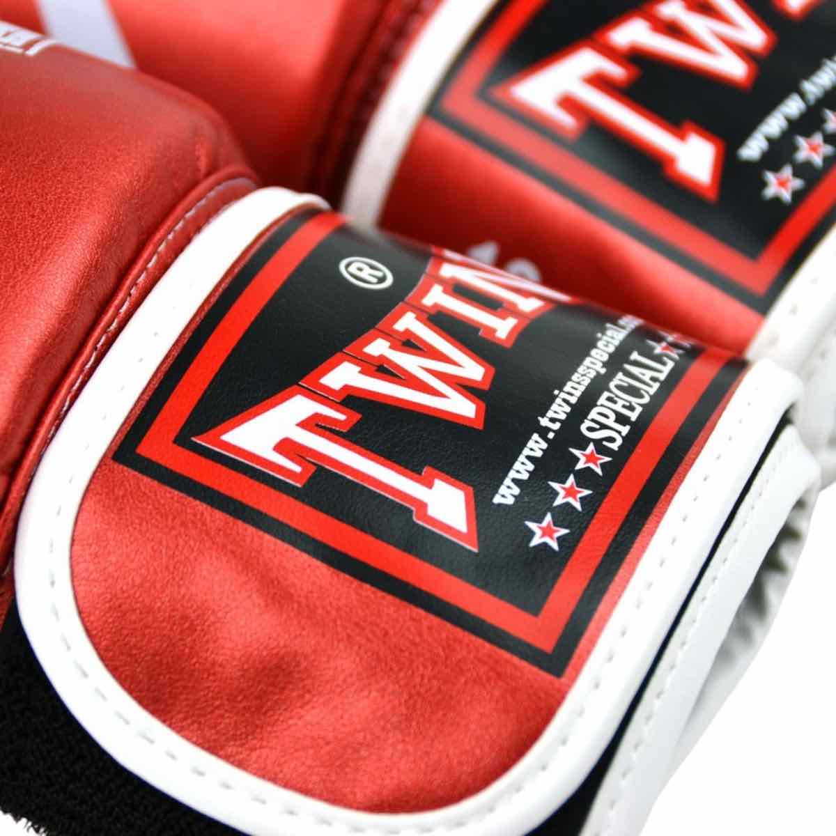 Gants de Boxe Twins TW6 Skintex Metal Velcro rouge détail
