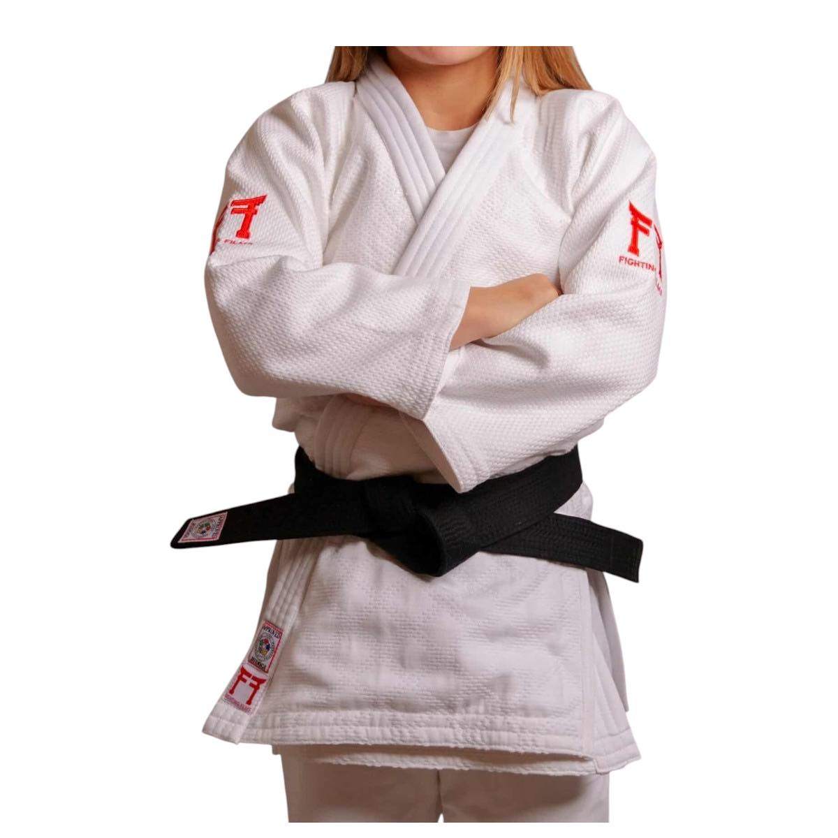 Kimono de Judo IJF Fighting Films 650 Super Slim blanc pour jeunes judokas, léger et conforme compétition