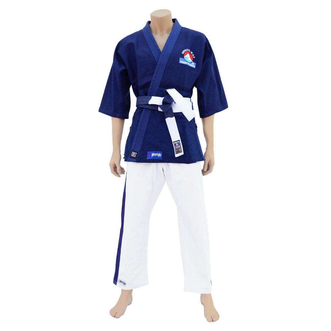 Kimono de Yoseikan Budo Master with navy blue rice grain jacket and white pants with blue stripes