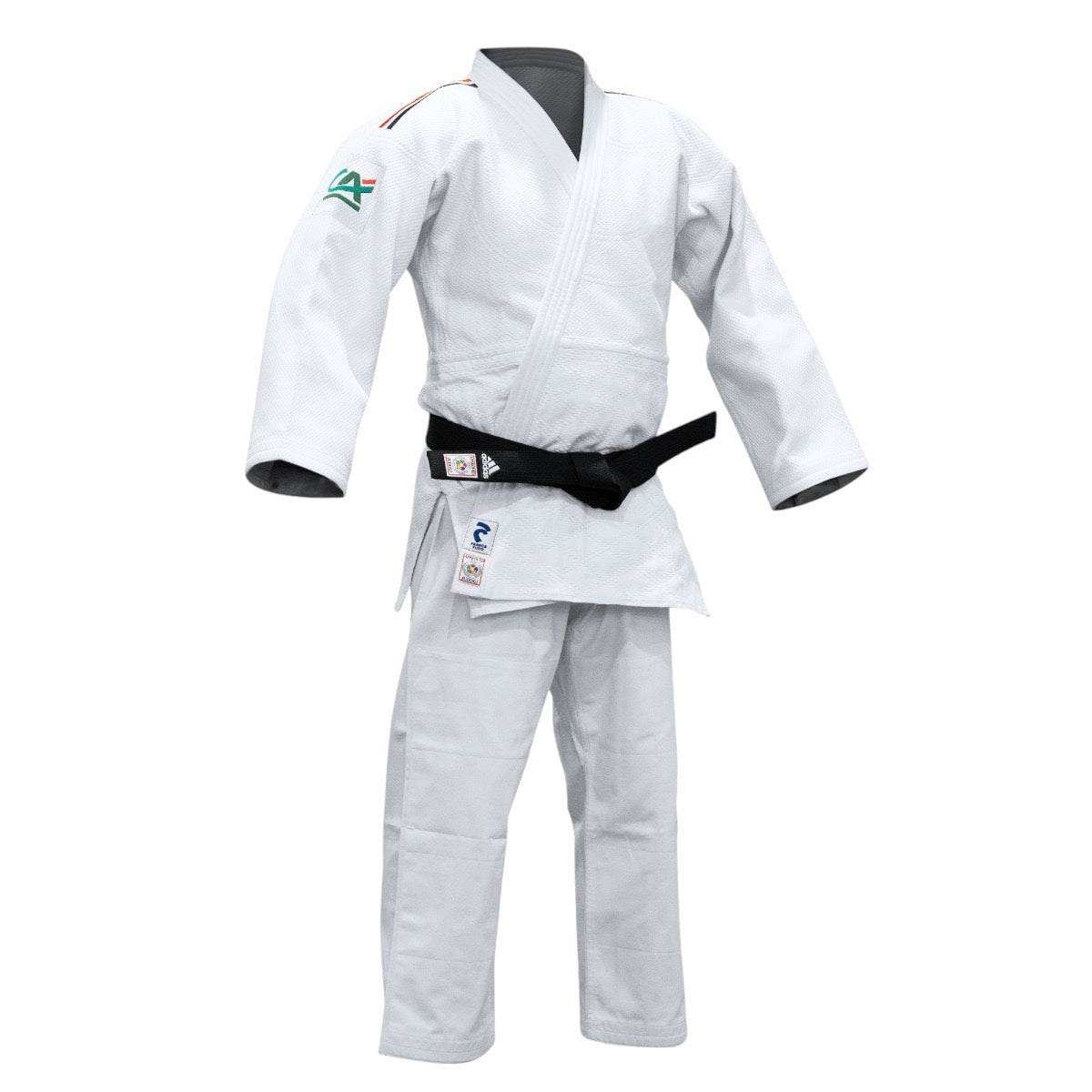 Kimono de Judo Adidas Replica blanc, haute qualité, coupe régulière, durable, conforme aux normes IJF, sans ceinture.