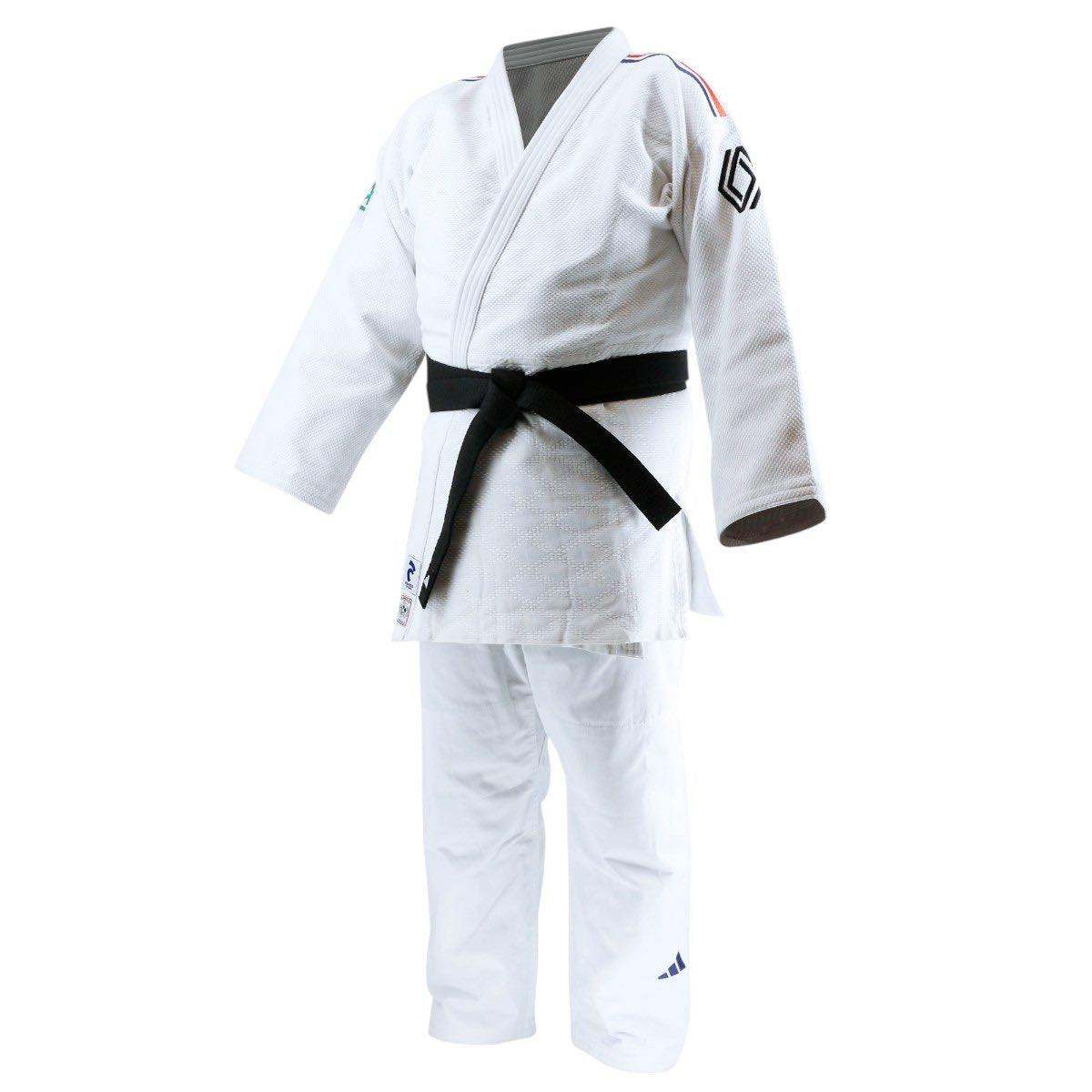 Kimono de judo Adidas Replica blanc avec ceinture noire, tissu résistant et coupe compétition IJF, inspiré de l'équipe de France