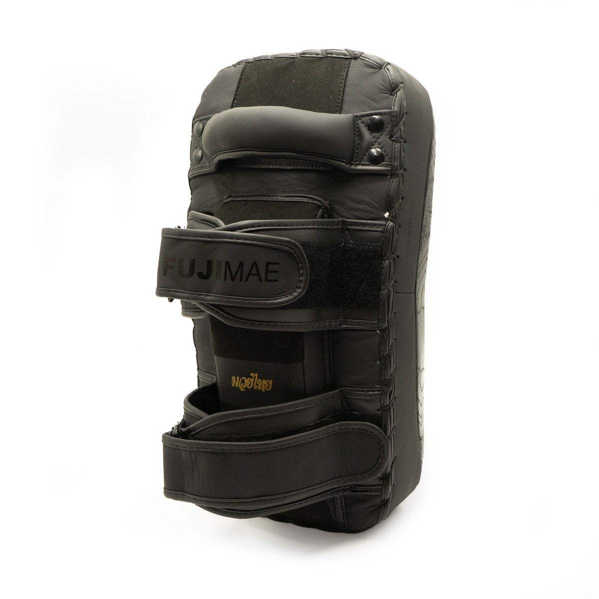 Pao de boxe thaï noir et or en cuir FUJIMAE SakYant II avec design mystique et protection renforcée