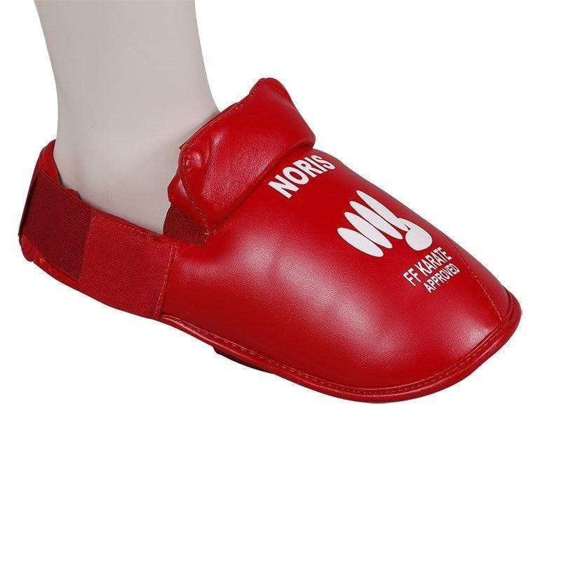 Red Noris FF Karaté approved foot protection for official karate competitions, ergonomic design with durable PU material.