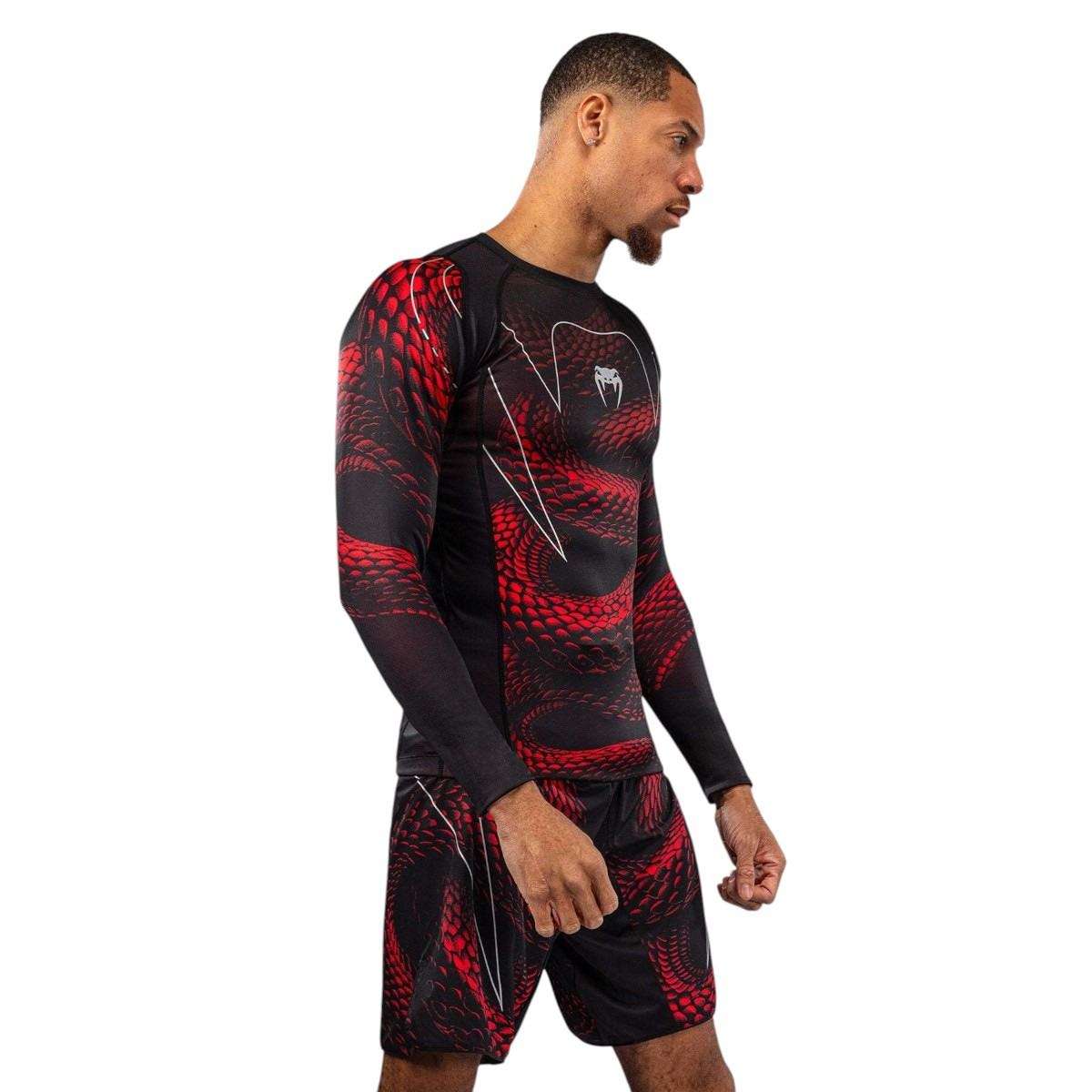 Rashguard manches longues Venum Matupa noir rouge argent pour grappling et MMA avec compression et protection