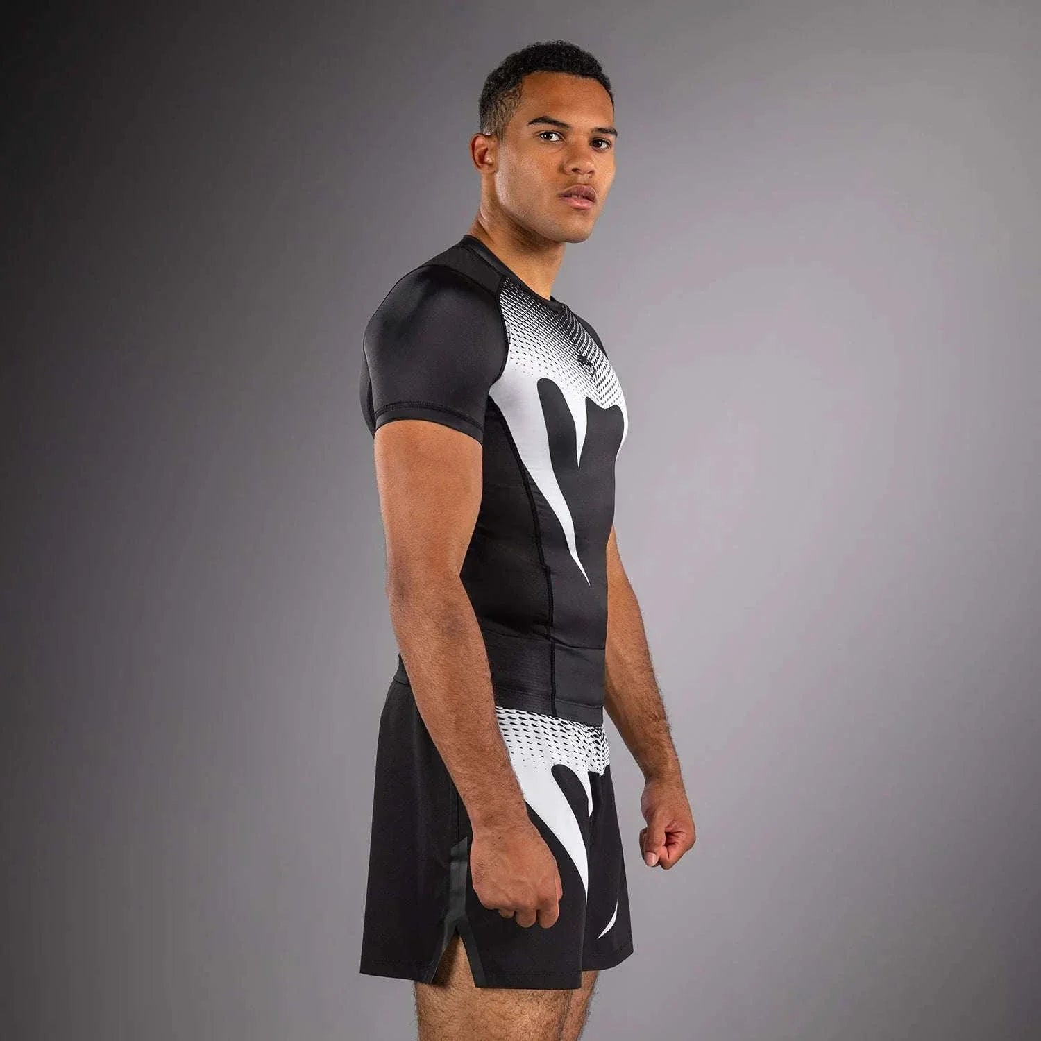 Rashguard Venum No Gi noir et blanc compression haute performance pour JJB No-Gi et MMA