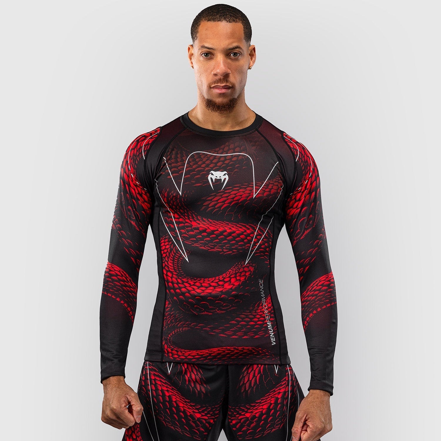 Rashguard manches longues Venum Matupa noir rouge argent pour grappling et MMA, compression et protection optimale