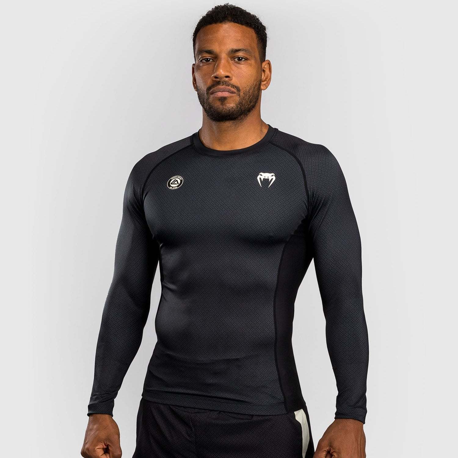 Rashguard manches courtes noir Venum x Roger Gracie Academy pour grappling et BJJ