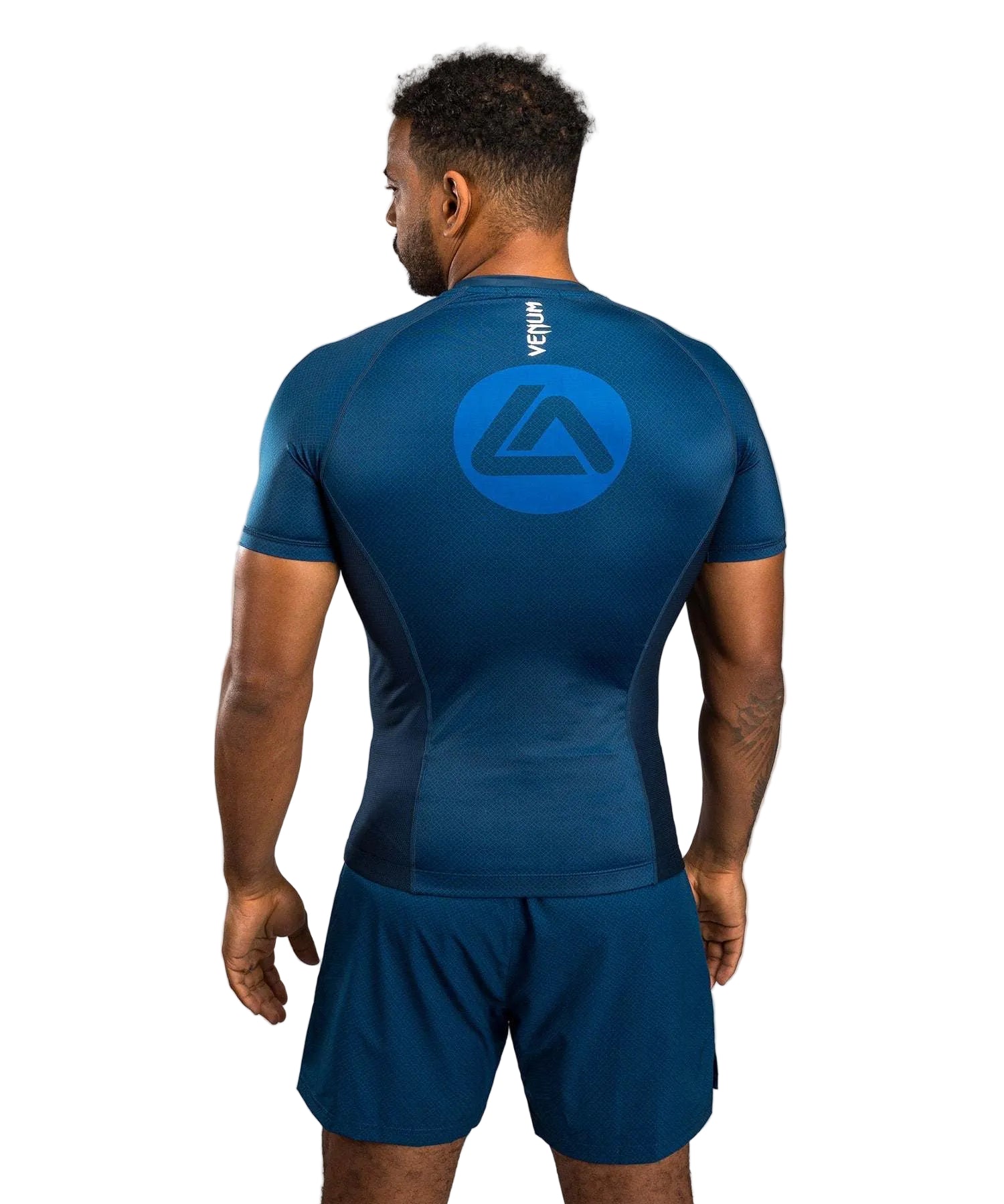 Rashguard manches courtes bleu Venum x Roger Gracie Academy pour BJJ et MMA avec compression et coutures renforcées