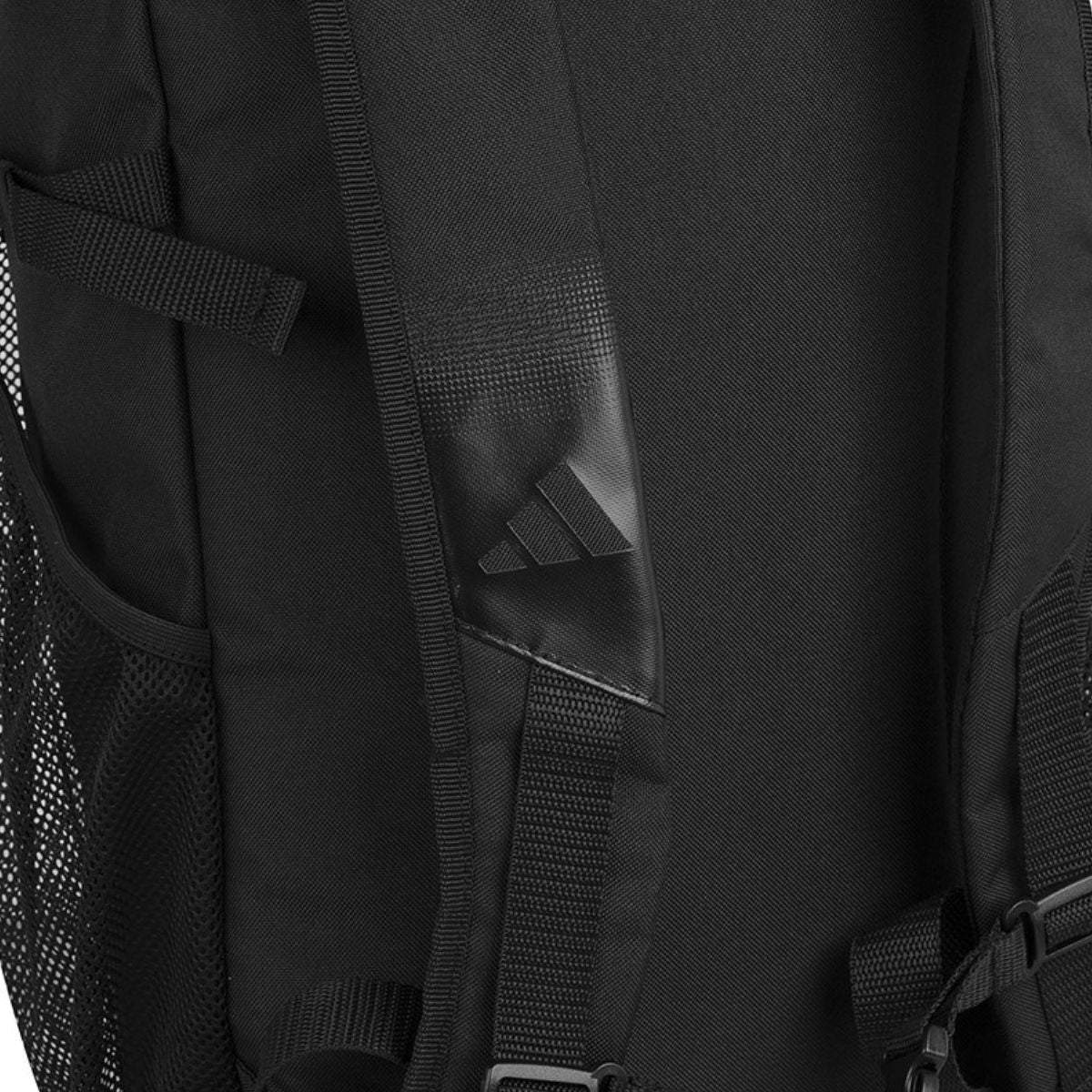 Sac à dos Combat Sport 2.0 adidas noir 25L résistant polyester 600D avec poches multiples et porte-ordinateur.