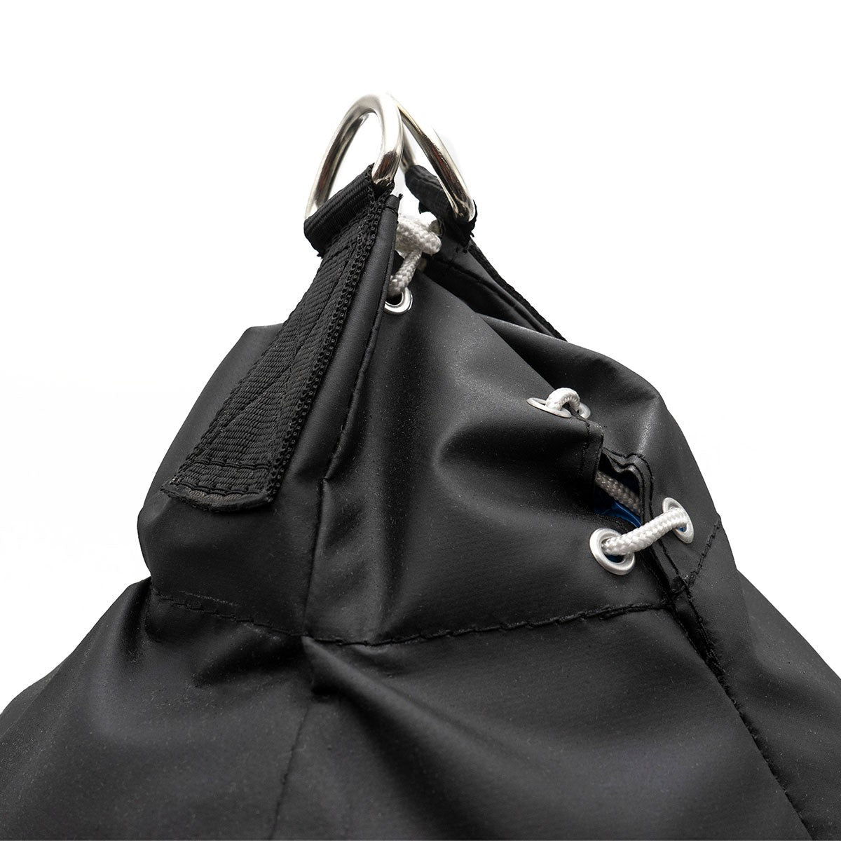 Close-up of the top part of the black Sac de frappe Uppercut FUJIMAE punching bag showing reinforced stitching, metal rings, and durable synthetic leather material.