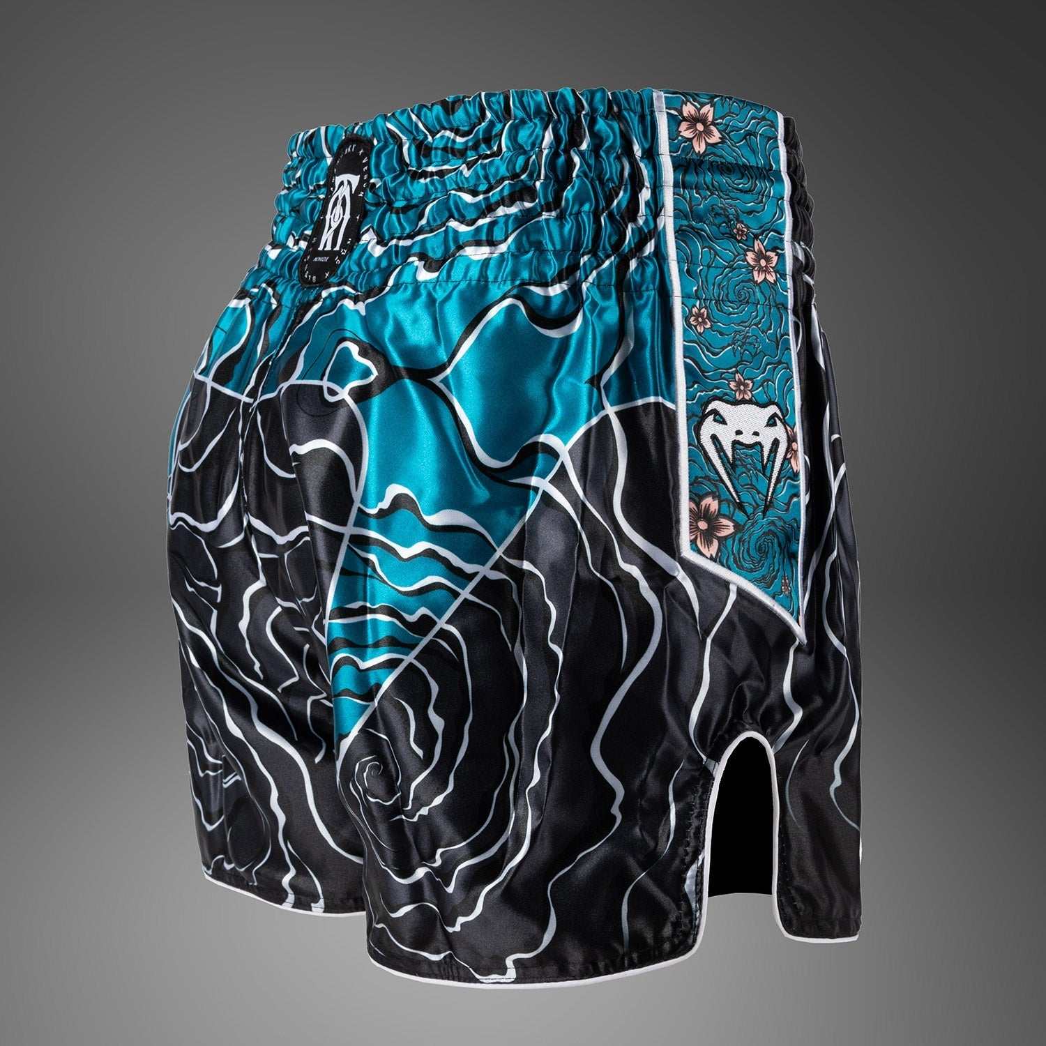 Short de Muay Thaï Venum x Tawanchay noir et blanc, léger et performant pour entraînement et combat