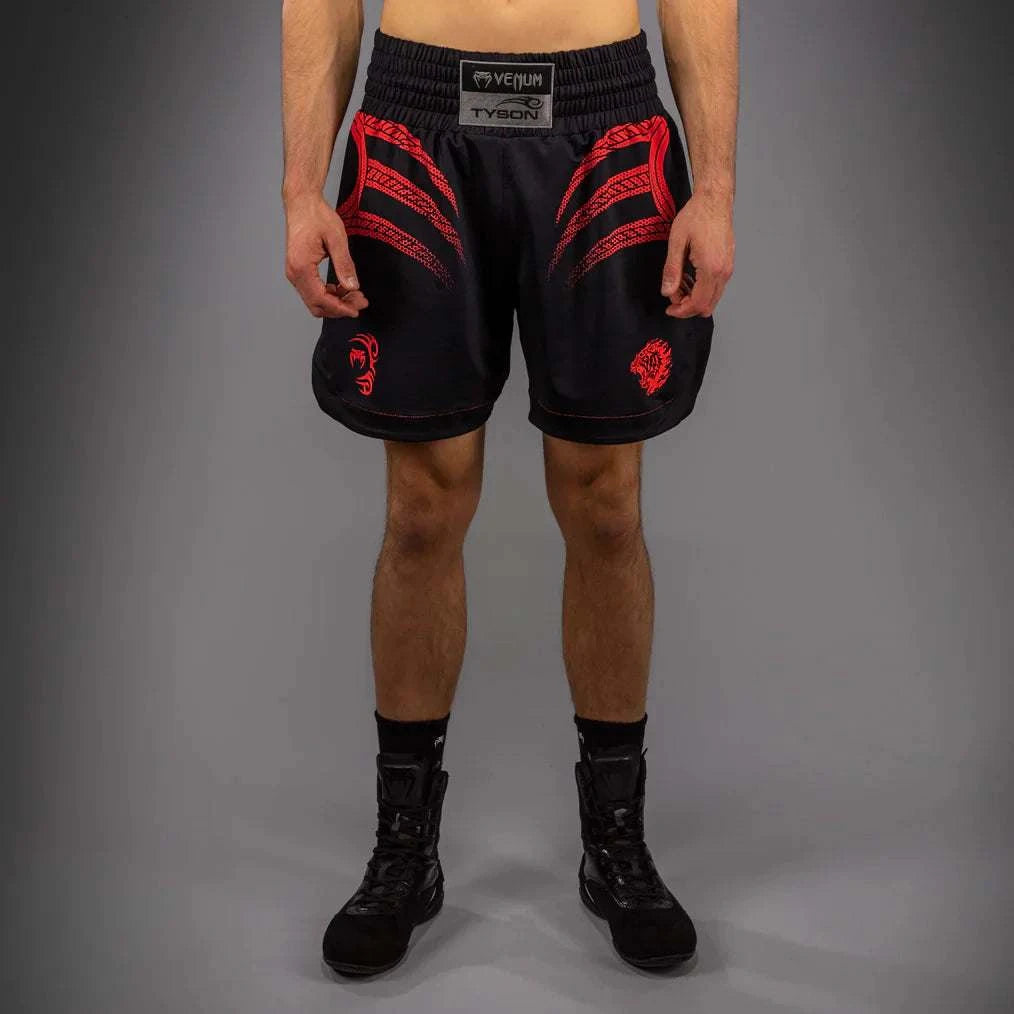 Short de Boxe Venum x Mike Tyson en satin premium noir et rouge avec logo tigre