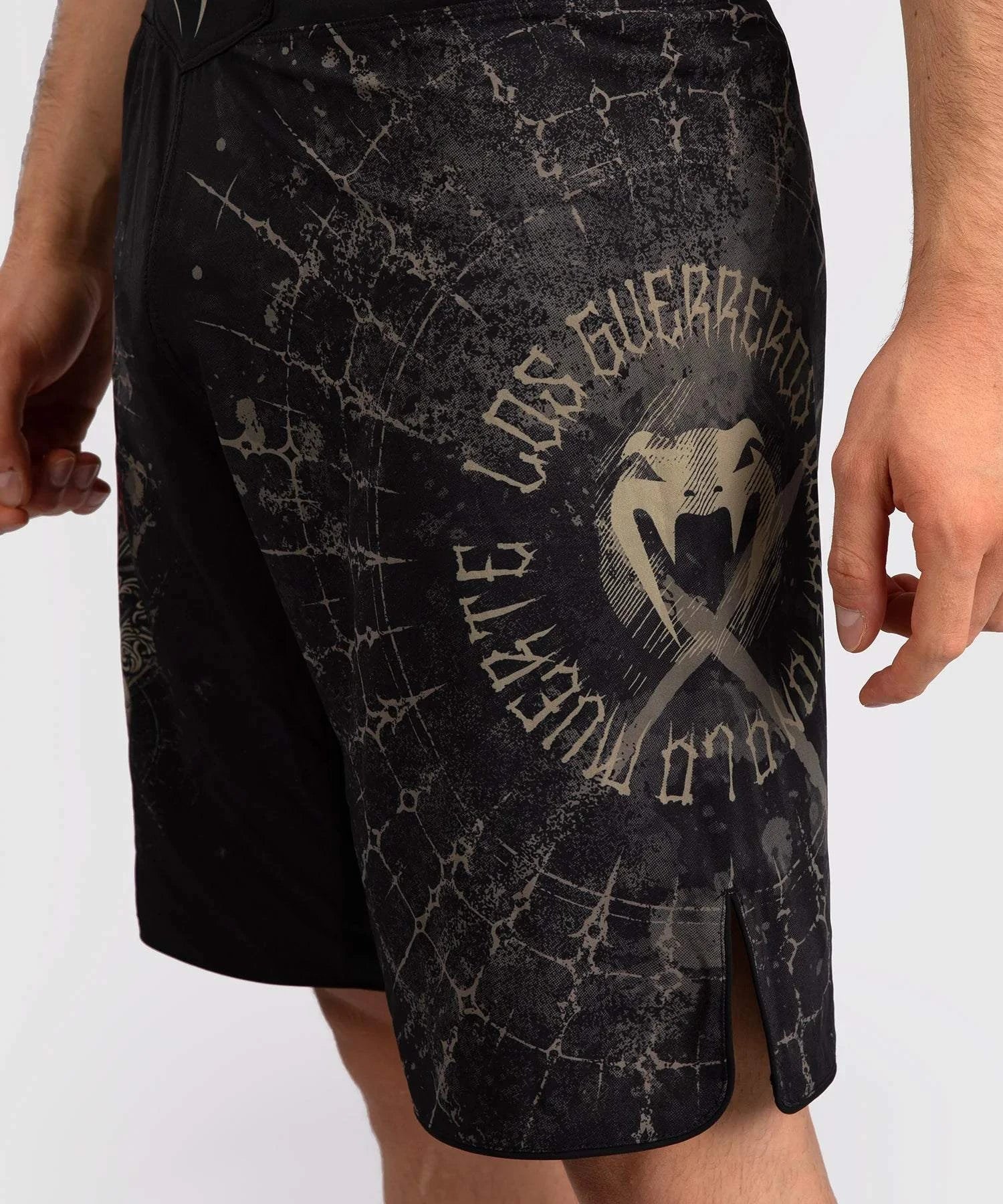 Short de Combat Venum Santa Muerte 5.0 - Noir Profond/Or