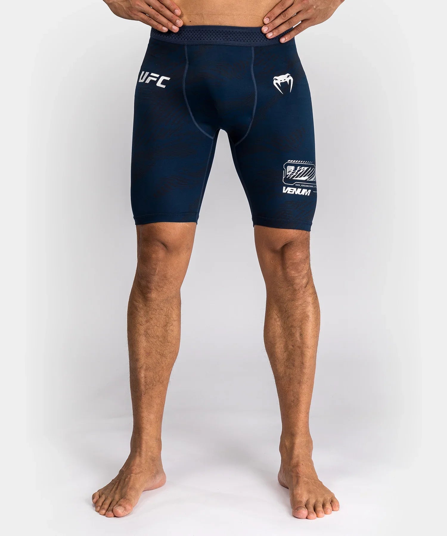 Men's navy blue UFC Fusion par Venum high-performance compression shorts with elastic waistband and reinforced seams.