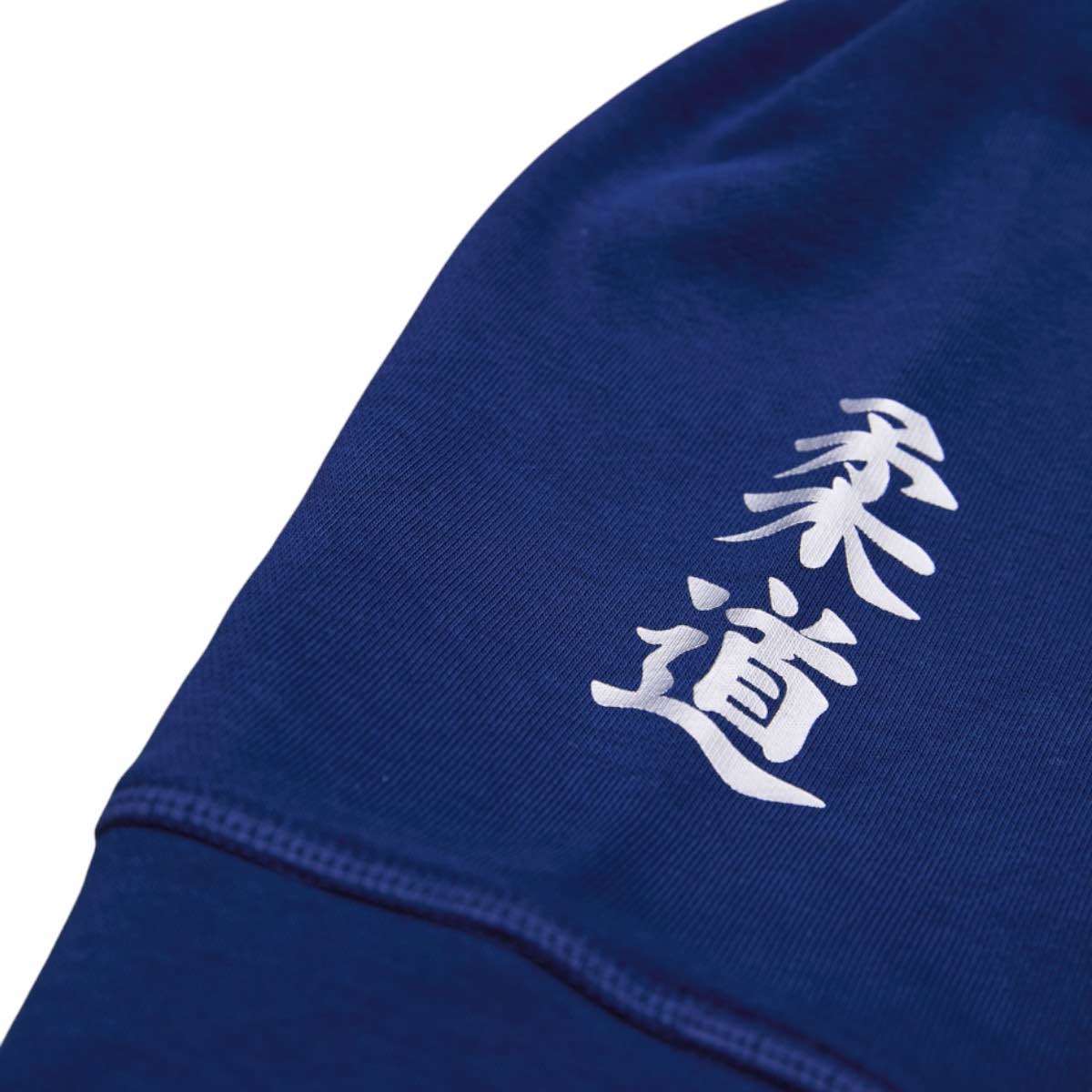 Sweat Mizuno Judo gris lavande avec capuche et Kanji sur la manche, confortable et résistant.