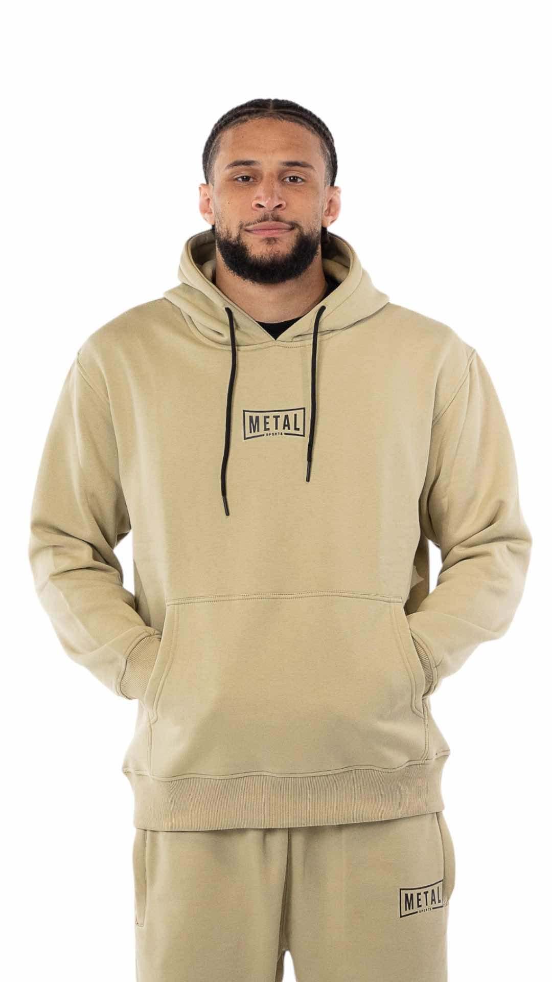 Sweat à capuche Metal Boxe beige en coton-polyester, coupe décontractée avec poche kangourou et logo discret, style urbain sportif.