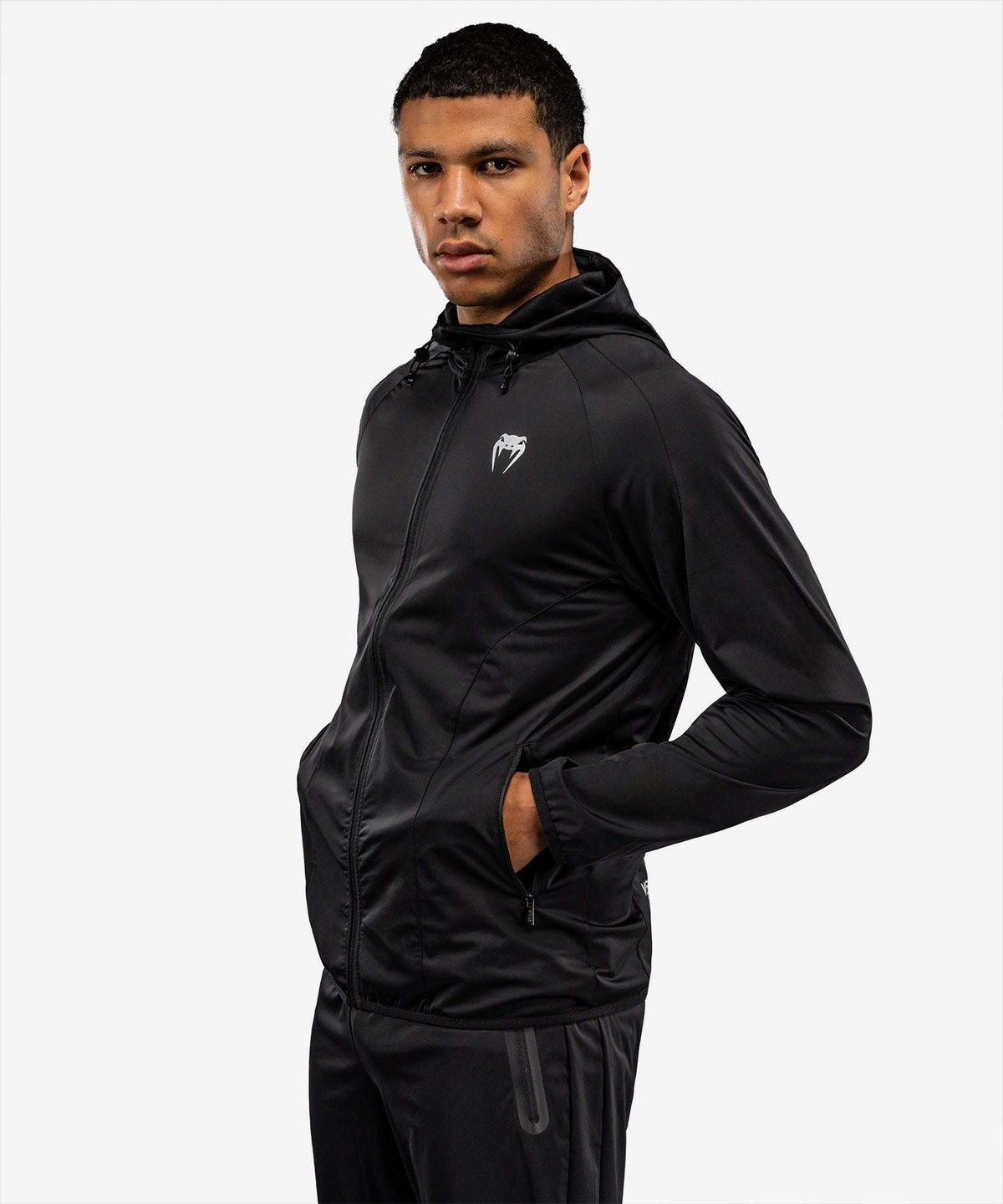Veste de survêtement Venum Contender Aero noire, coupe ajustée et respirante pour sport et quotidien