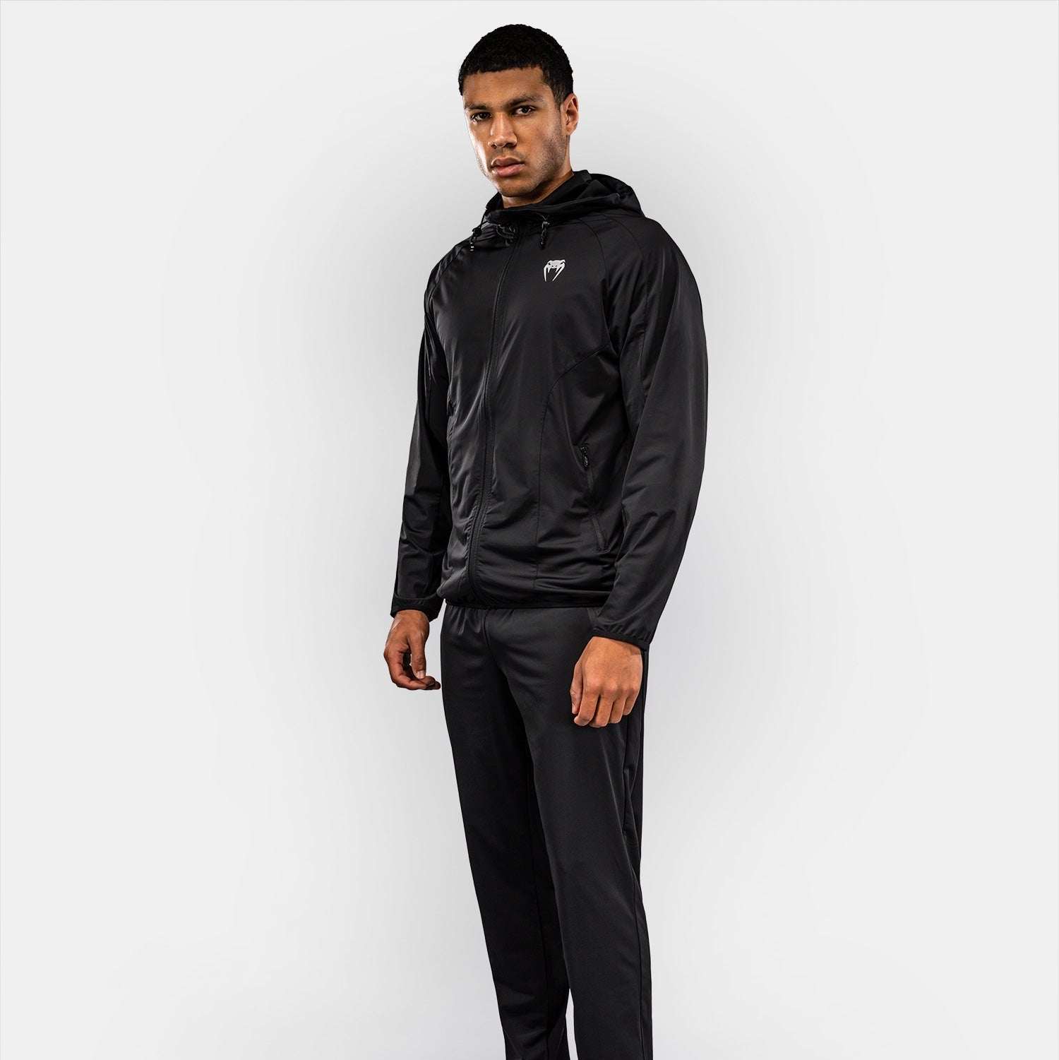 Veste de survêtement Venum Contender Aero noire, coupe ajustée, légère et respirante pour sport et quotidien