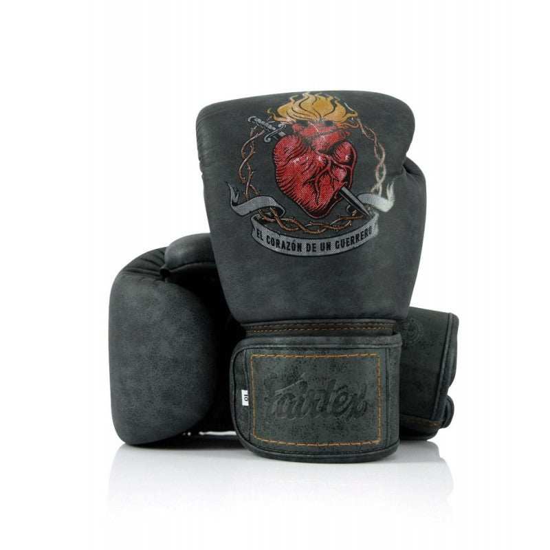 Gants de boxe Fairtex édition limitée Heart of Warrior en cuir noir vintage avec sérigraphie cœur sacré