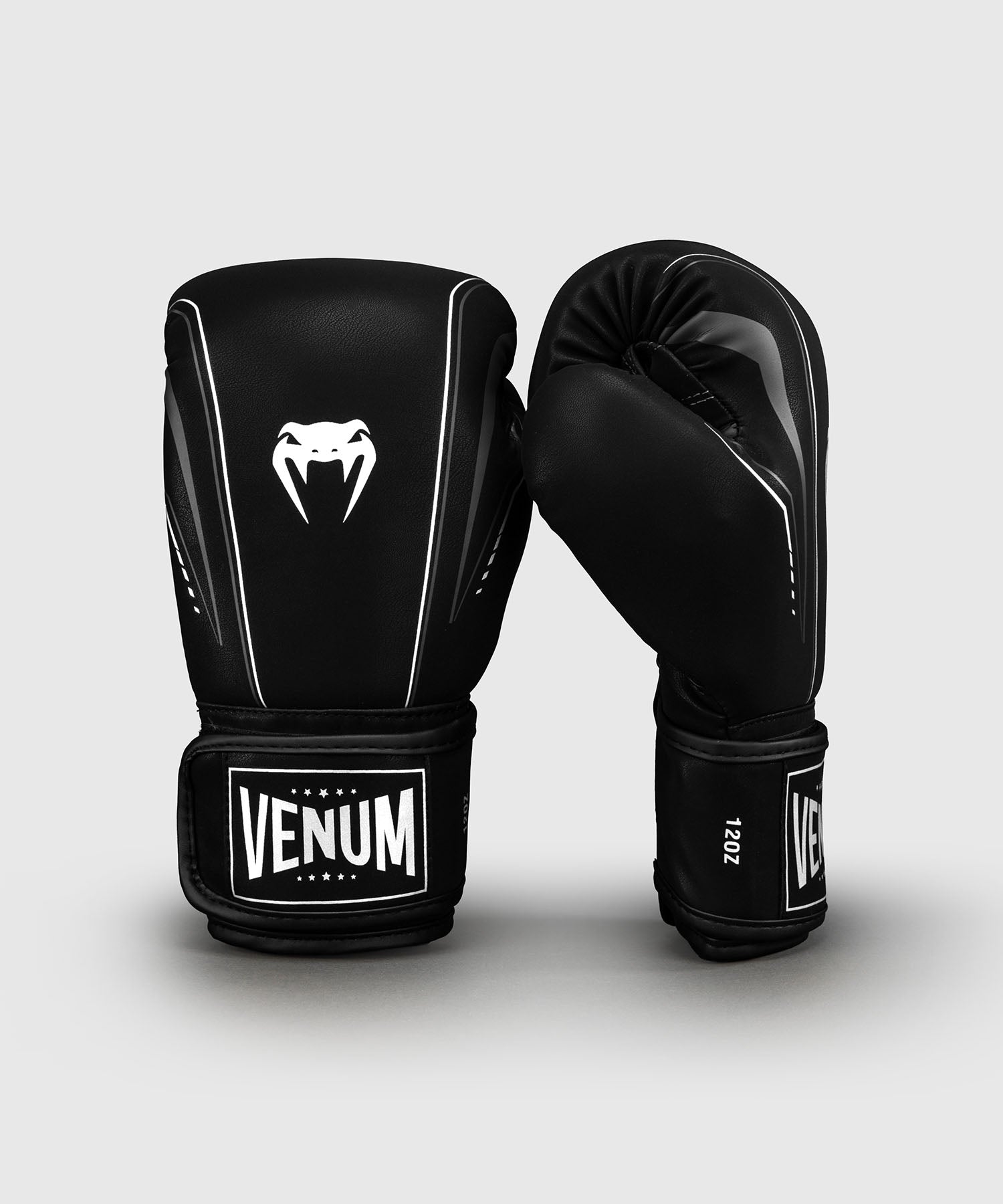 Paire de gants de boxe Venum Streamline noir et blanc avec large fermeture Velcro