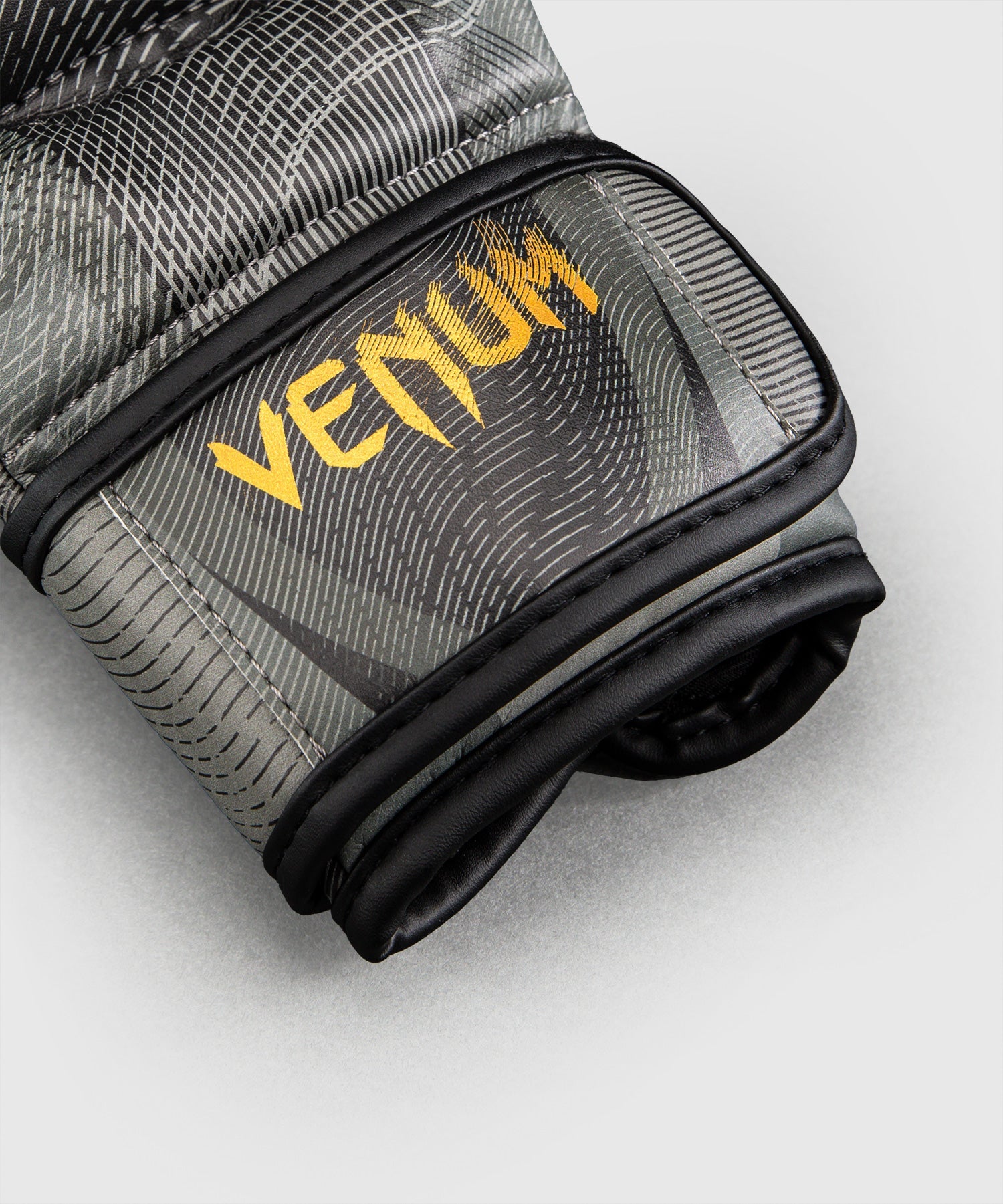 Gants de Sparring Venum Galactic 3.0 Noir/Or disponible à la Boutique des Arts Martiaux
