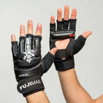 Gants Kyokushinkaï KenShin Fuji Mae noirs, détail fermeture velcro
