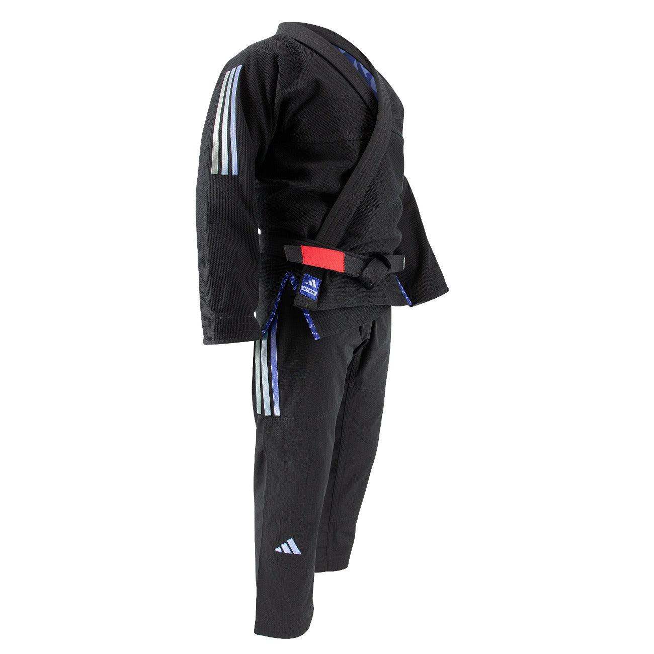 Kimono de JJB Adidas Contest 2.0 noir avec bandes bleu dégradé et tissu ripstop renforcé pour jiu-jitsu.