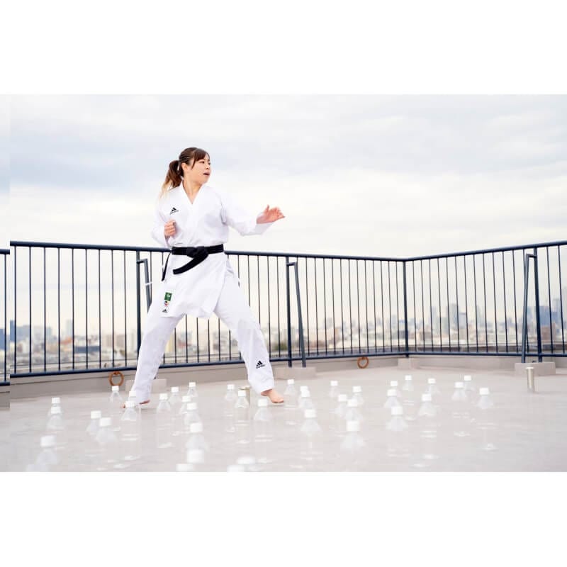 Karategi adidas Adilight Primegreen porté en kumite