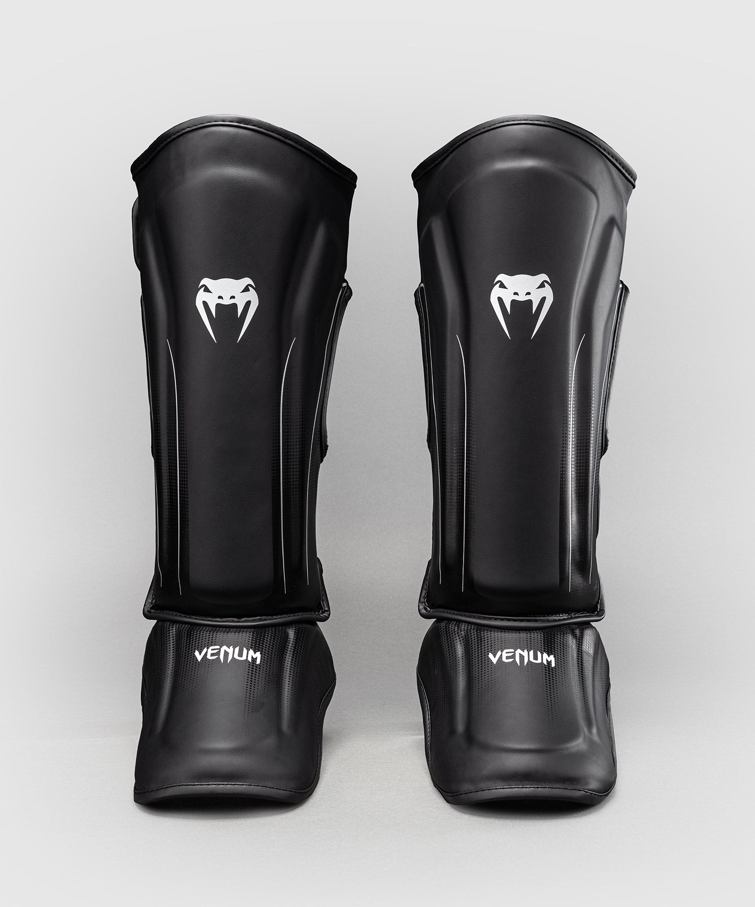 Protege-tibias Venum Stealth noir et blanc, design anatomique