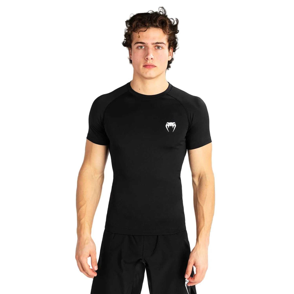 Rashguard à manches courtes noir en tissu extensible, coupe compression et logo Venum blanc sur la poitrine