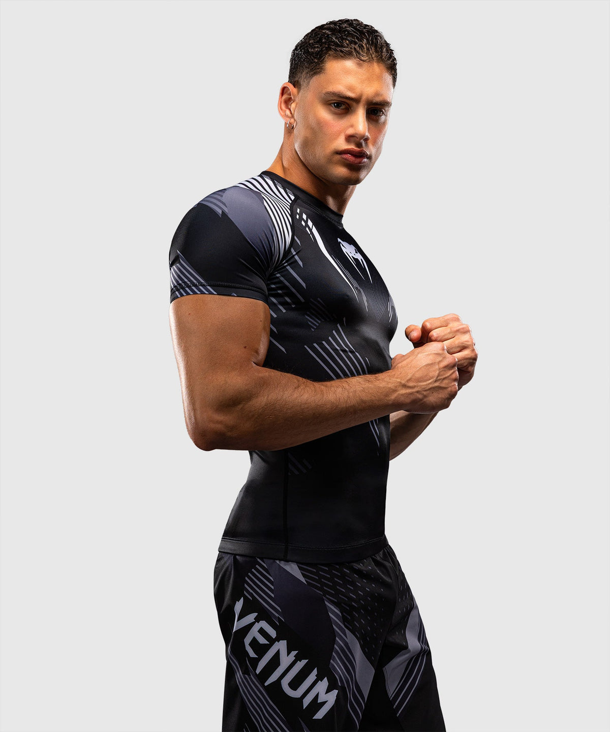 Rashguard Manches Courtes Venum No-Gi 6.0 Noir/Blanc disponible à la Boutique des Arts Martiaux