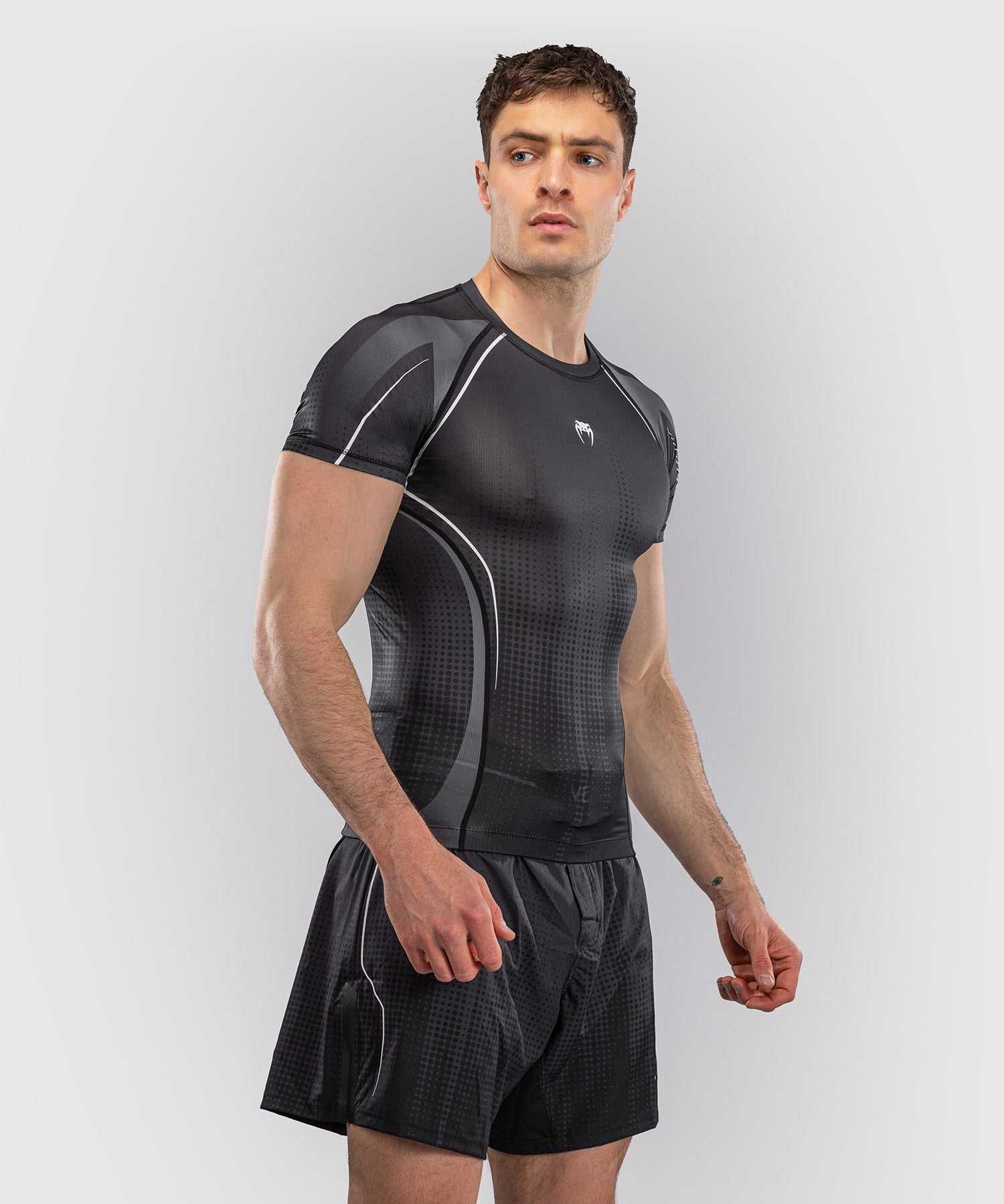 Rashguard manches courtes Venum Stealth noir et blanc pour sports de combat et cross training