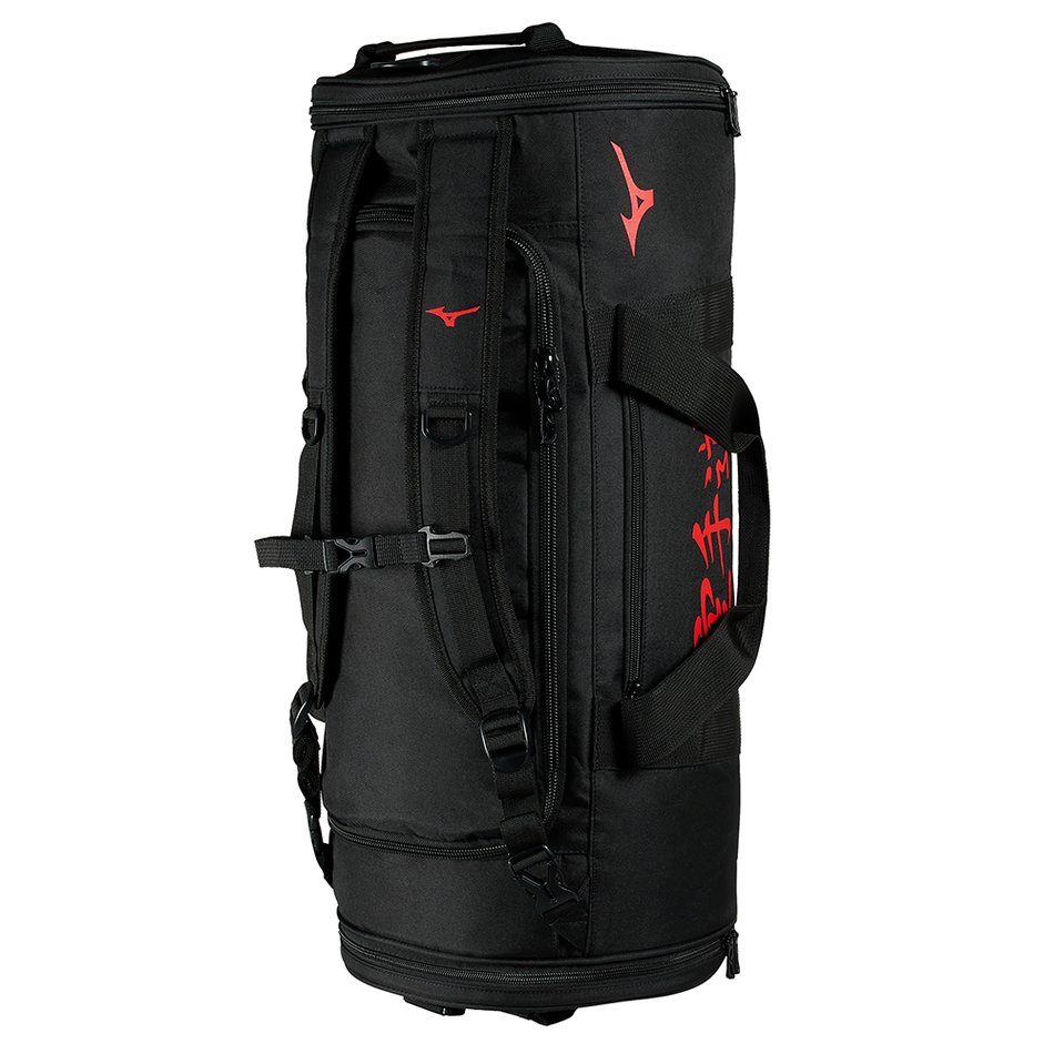 Sac de sport Mizuno Karate Multiway noir et rouge convertible en sac à dos avec grande capacité 45 litres