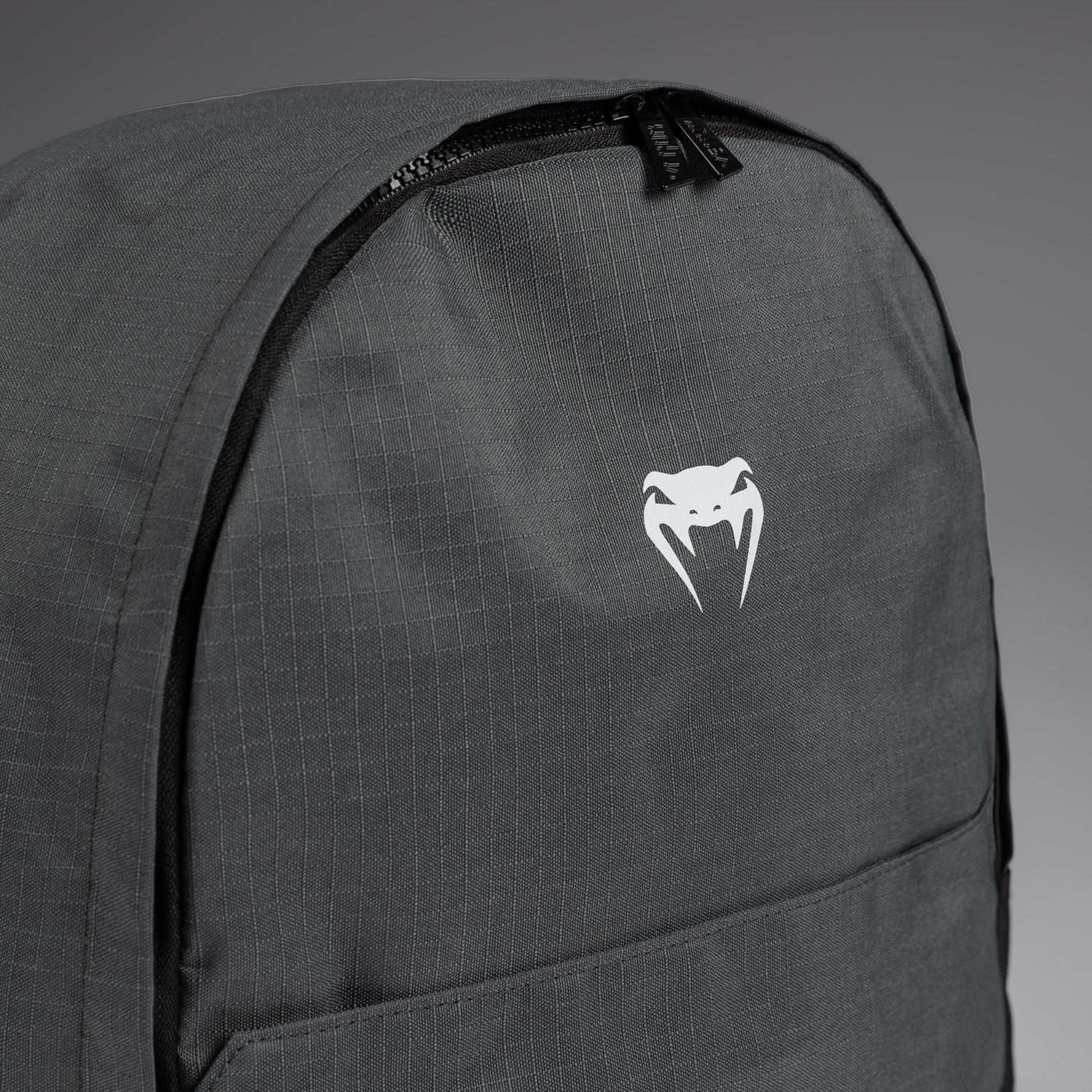 Sac à dos Venum Evo 2 Light gris tempête 20-25L, résistant et fonctionnel pour sportifs