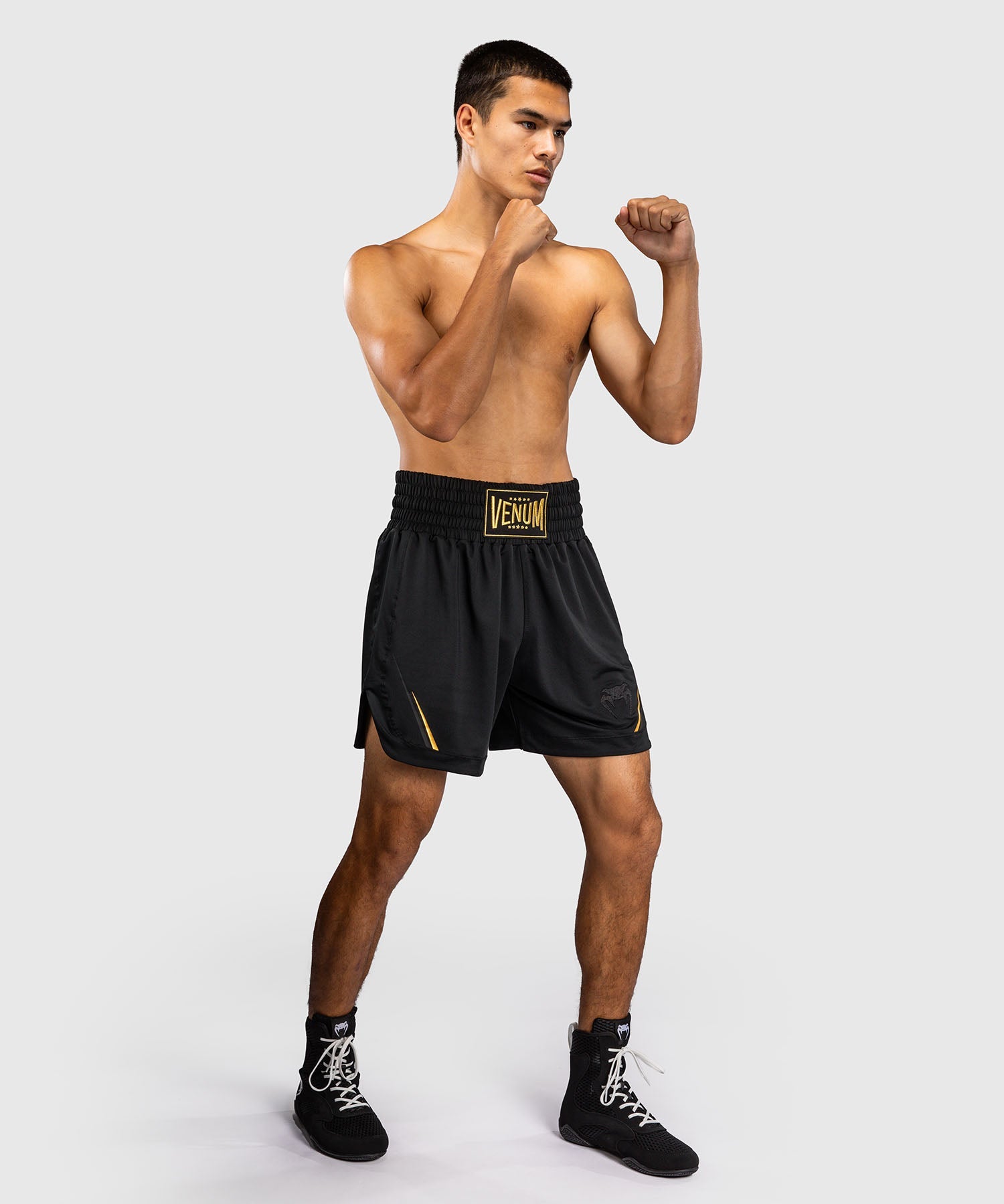 Short de Boxe Venum G-Core Noir/Or disponible à la Boutique des Arts Martiaux