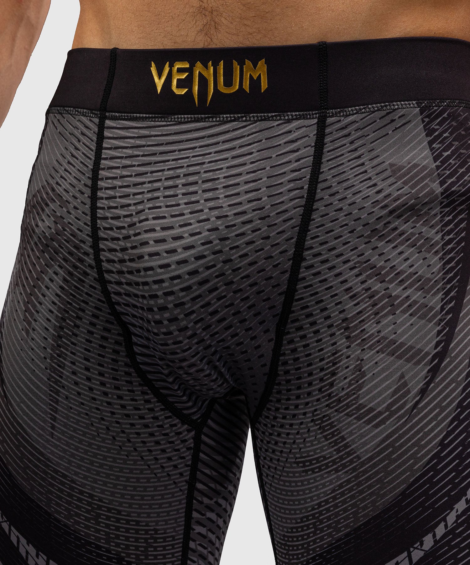 Short Vale Tudo Venum Galactic 3.0 Noir/Or disponible à la Boutique des Arts Martiaux