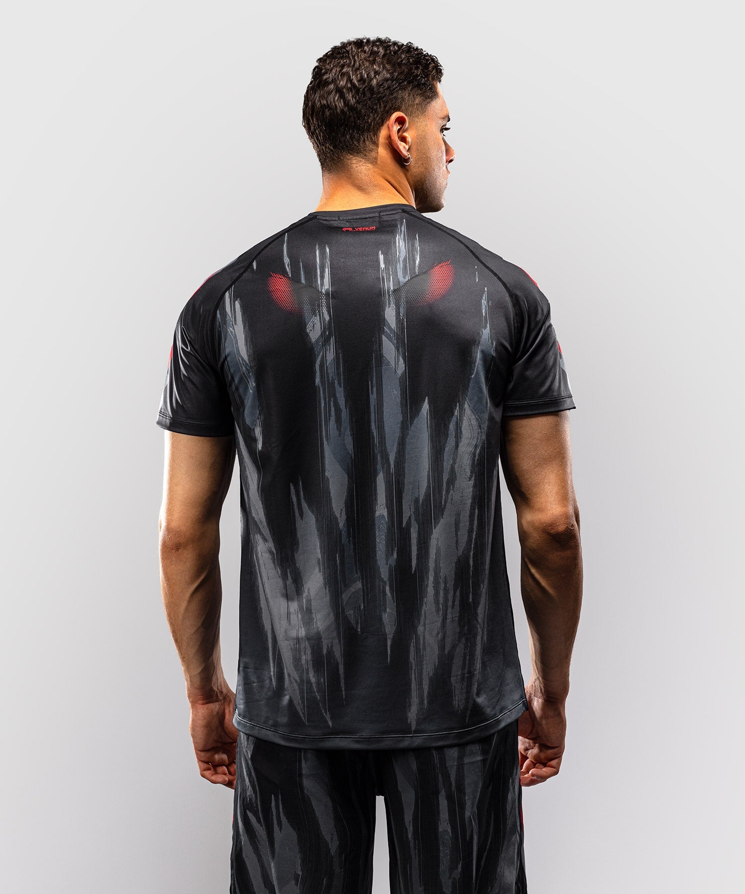 T-shirt Dry Tech Venum Demon Noir/Gris disponible à la Boutique des Arts Martiaux