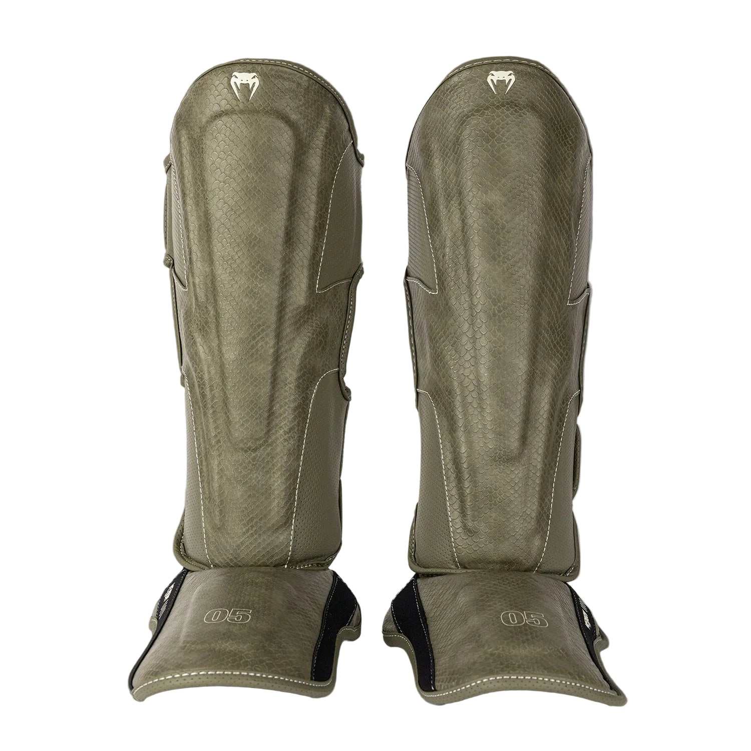 Protège-tibias Venum Impact Evo Scales vert armée avec mousse multi-densités et cuir Skintex premium pour Muay Thaï, kickboxing et MMA