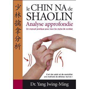 Book cover of "Chin-na du Shaolin Analyse approfondie" by Dr. Yang Jwing-Ming showing hand techniques for martial arts grasping and control.