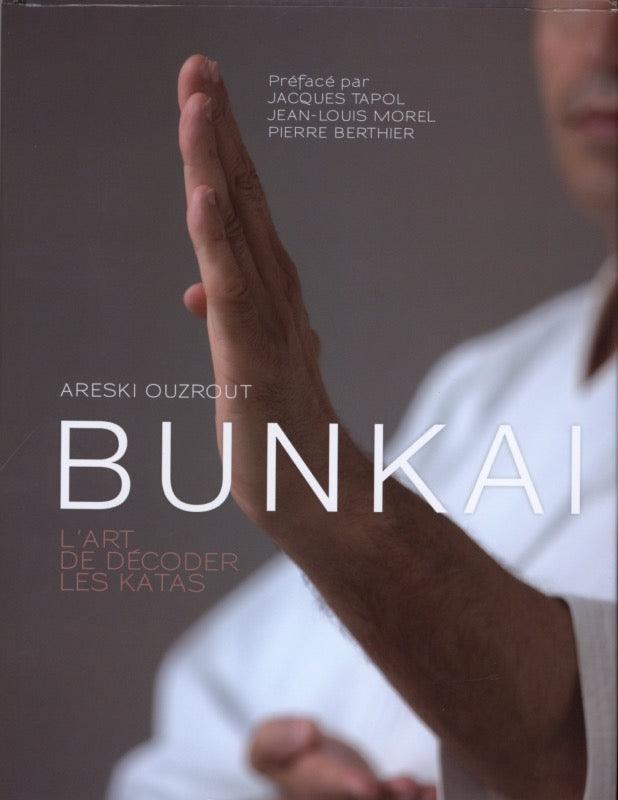 Cover of "Bunkai l'art de décoder les katas" book by Areski Ouzrout showing a person performing a karate hand technique.