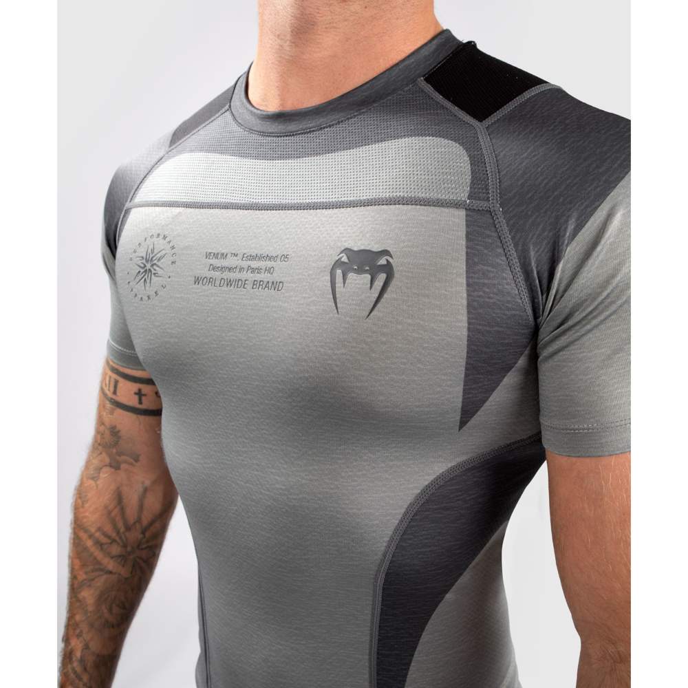 t-shirt-de-compression-venum-stone-manches-courtes
